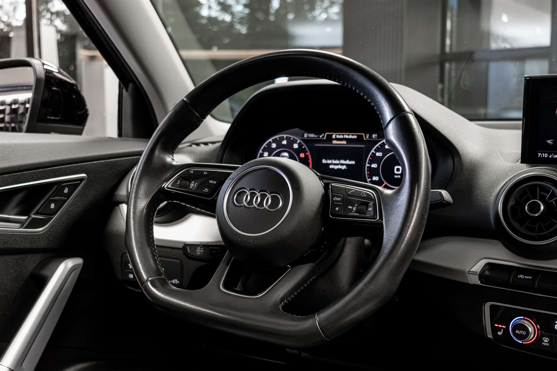AUDI Q2 2.0 TFSI sport quattro S-tronic-image-7