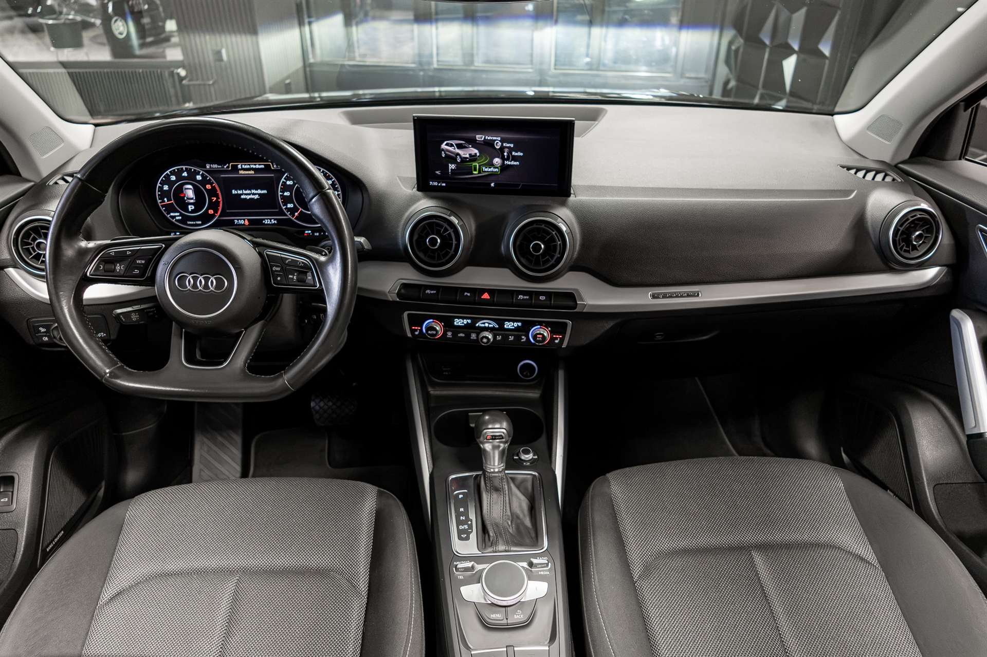 AUDI Q2 2.0 TFSI sport quattro S-tronic-image-6