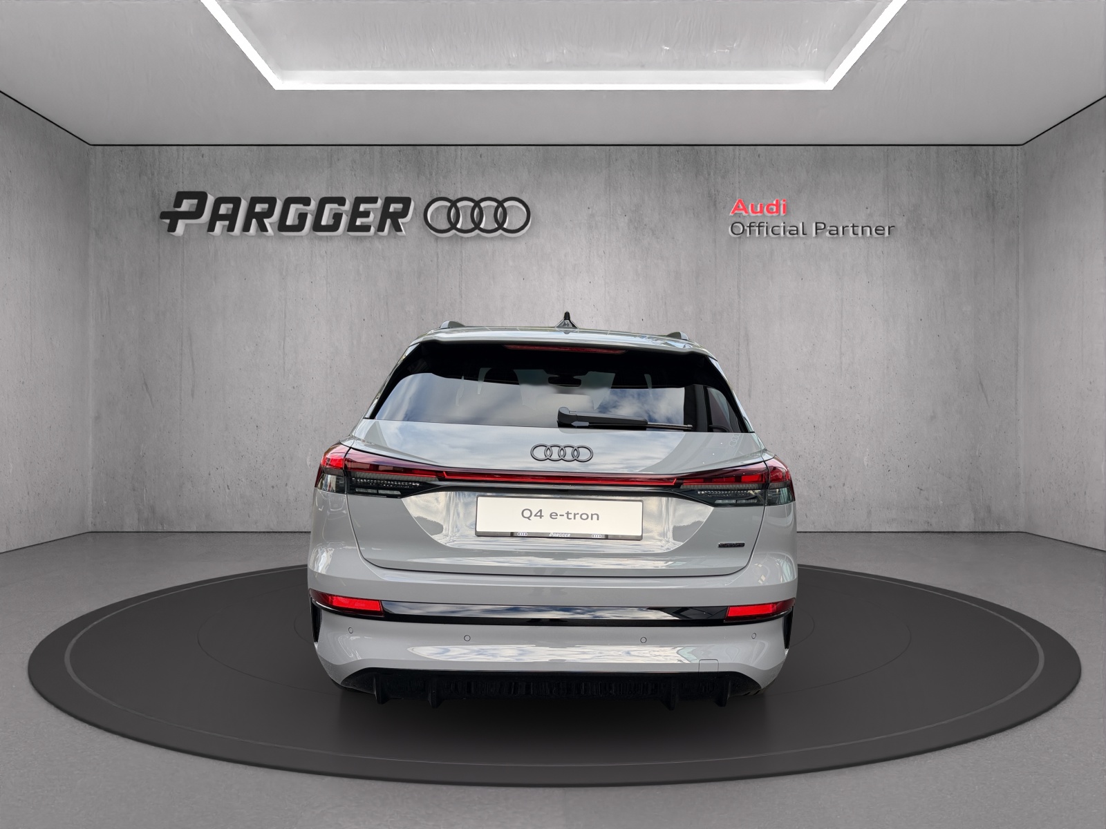 AUDI Q4 e-tron SUV quattro performance Swiss Ski-showroom-element-3