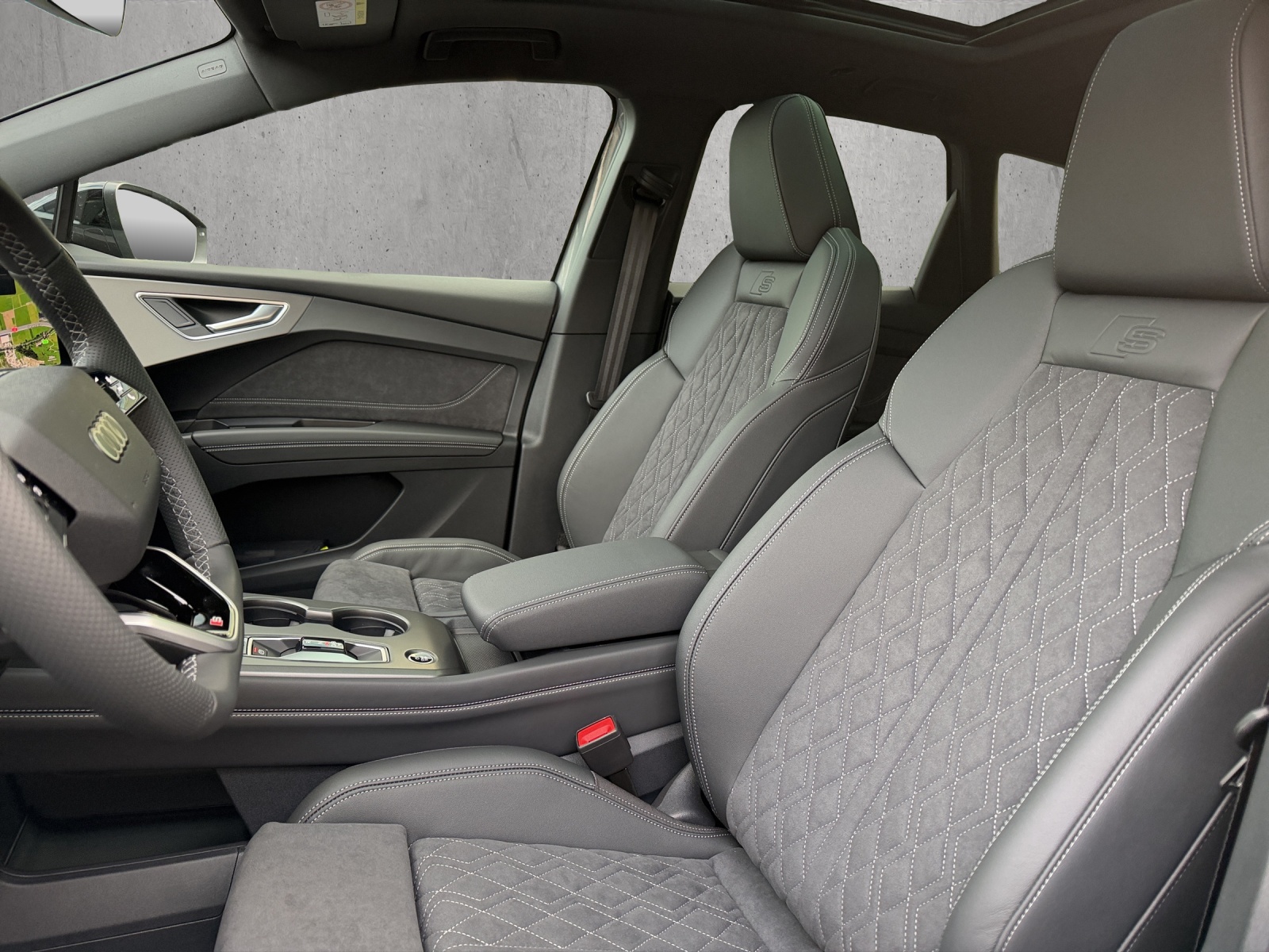 AUDI Q4 e-tron SUV quattro performance Swiss Ski-image-6