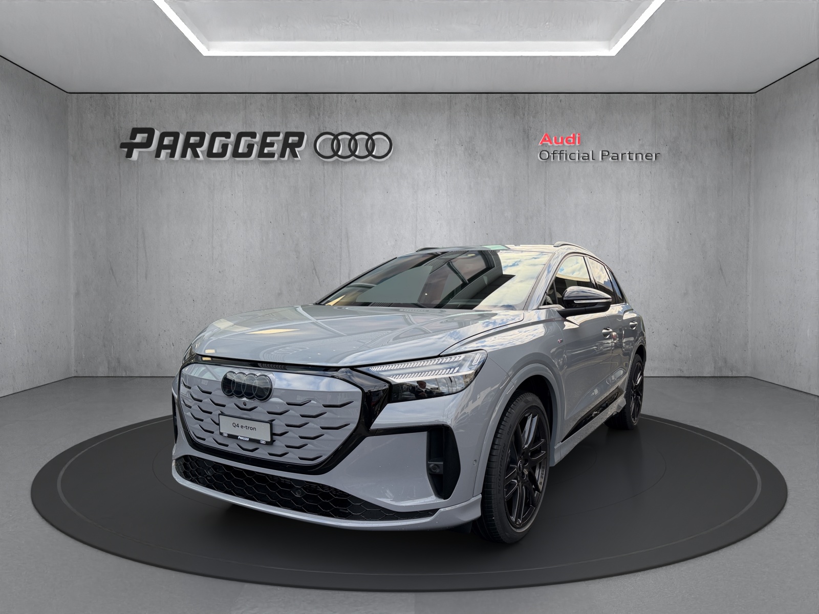 AUDI Q4 e-tron SUV quattro performance Swiss Ski