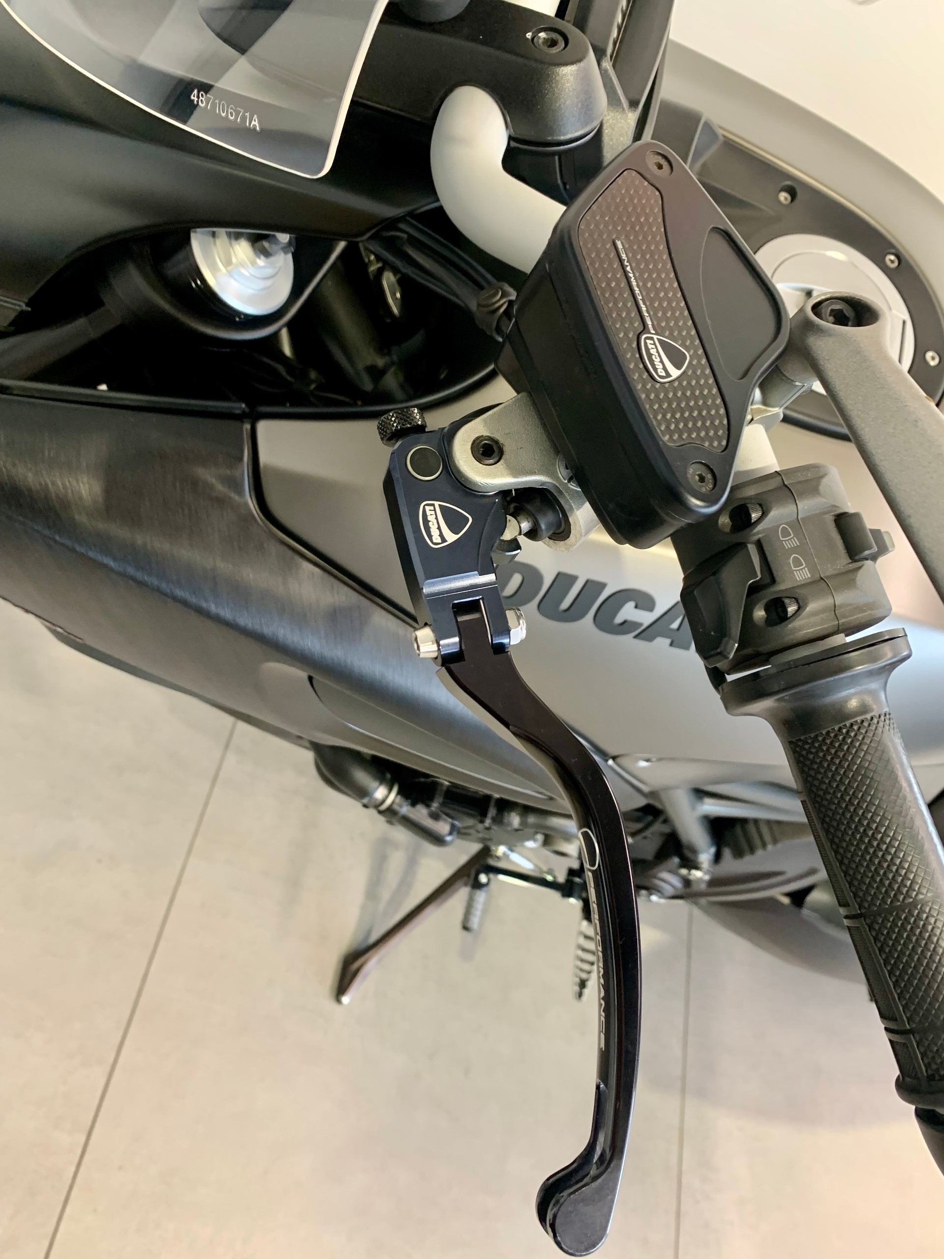 DUCATI Diavel 1200 Strada-image-9