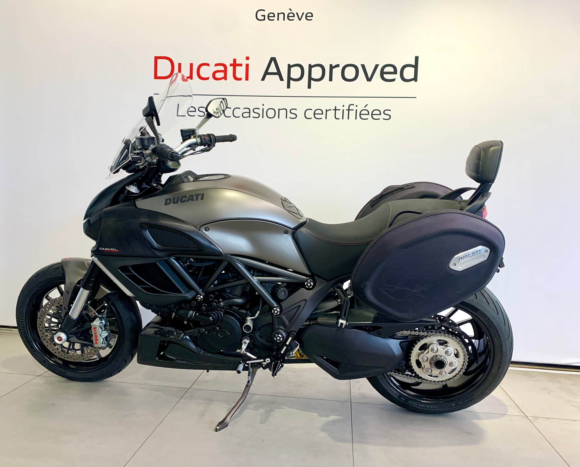 DUCATI Diavel 1200 Strada-image-1