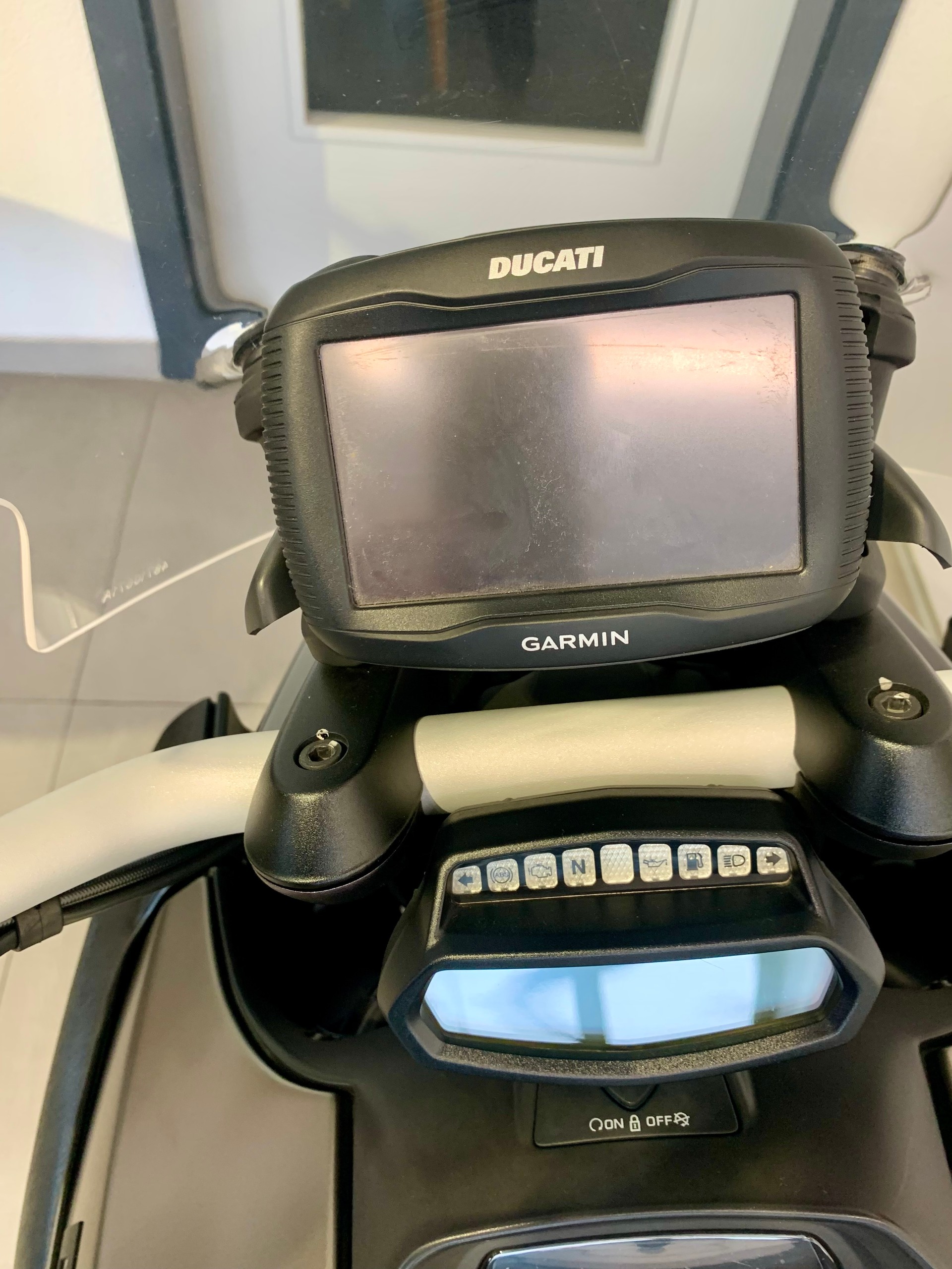 DUCATI Diavel 1200 Strada-image-11