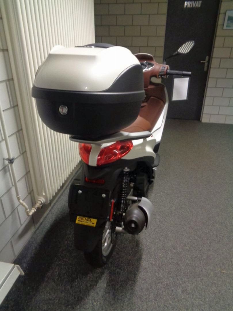PIAGGIO MEDLEY 125 I GET ABS-image-2