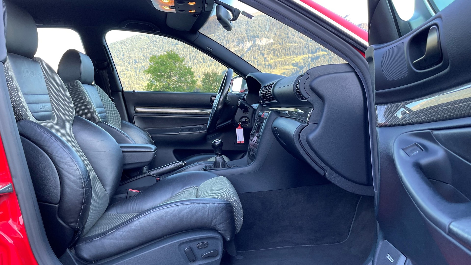 AUDI RS4 Avant quattro-image-8