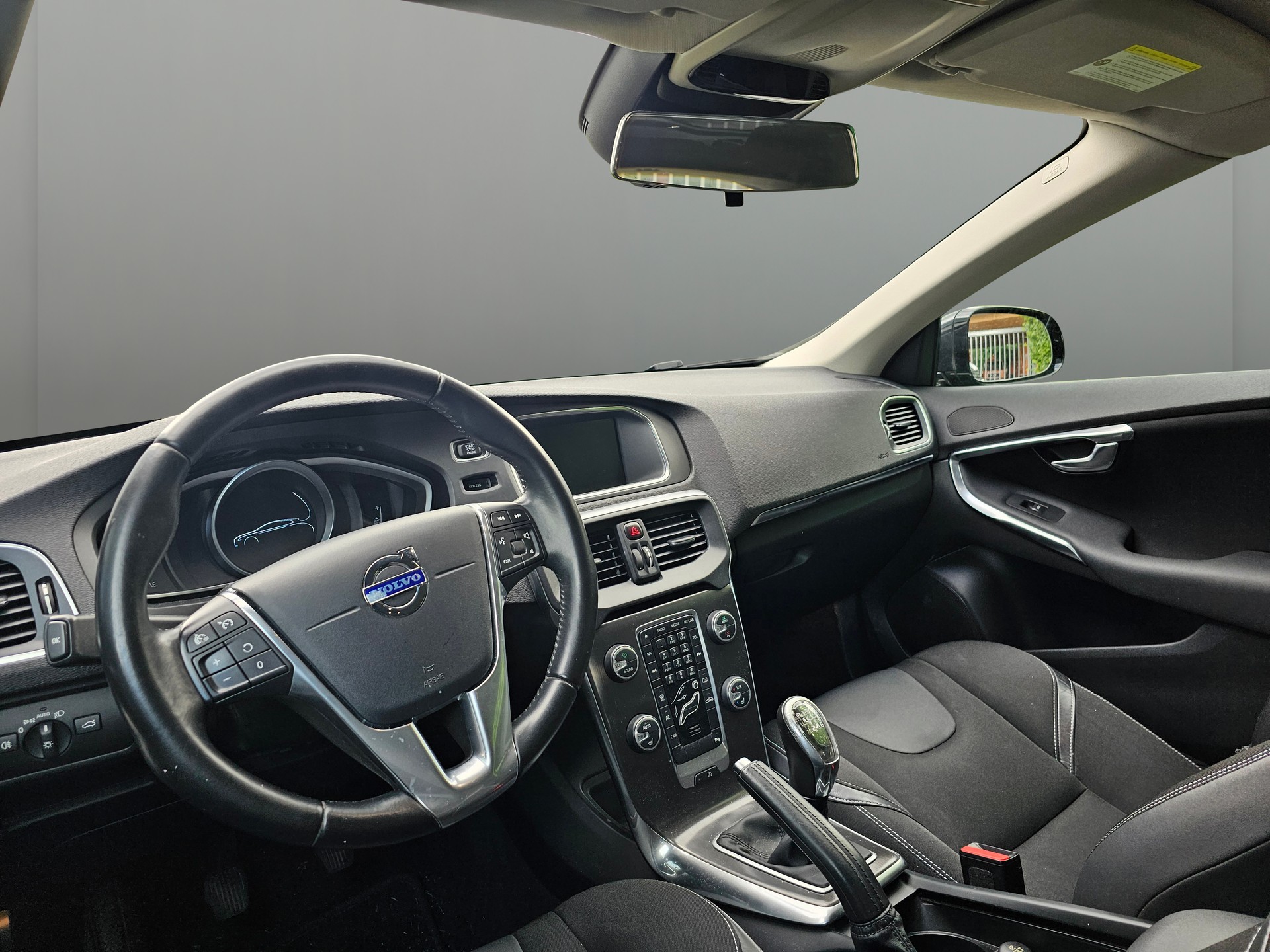 VOLVO V40 D2 Momentum-image-9