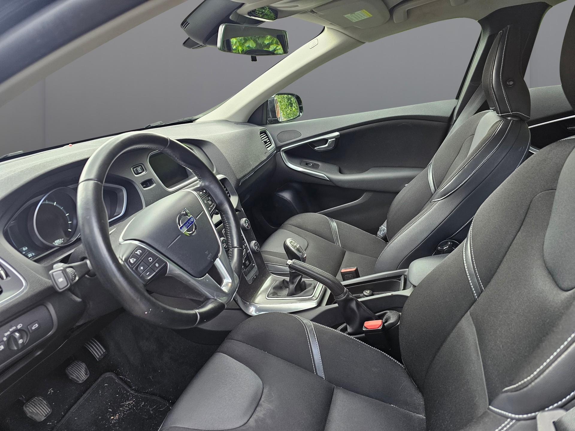 VOLVO V40 D2 Momentum-image-8