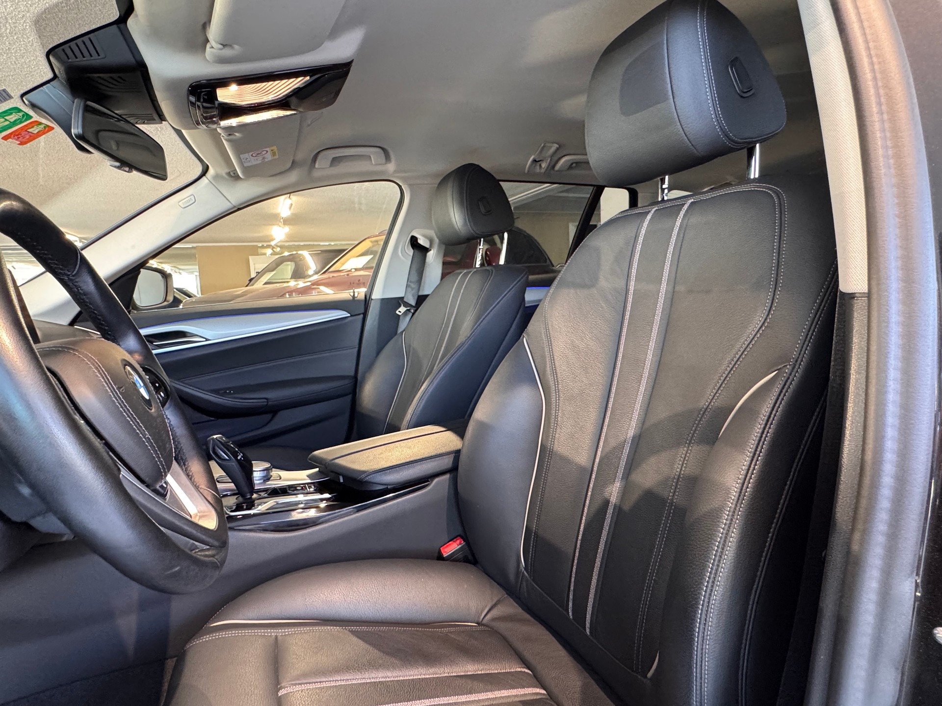 BMW 530i xDrive 48V Touring Steptronic-image-14