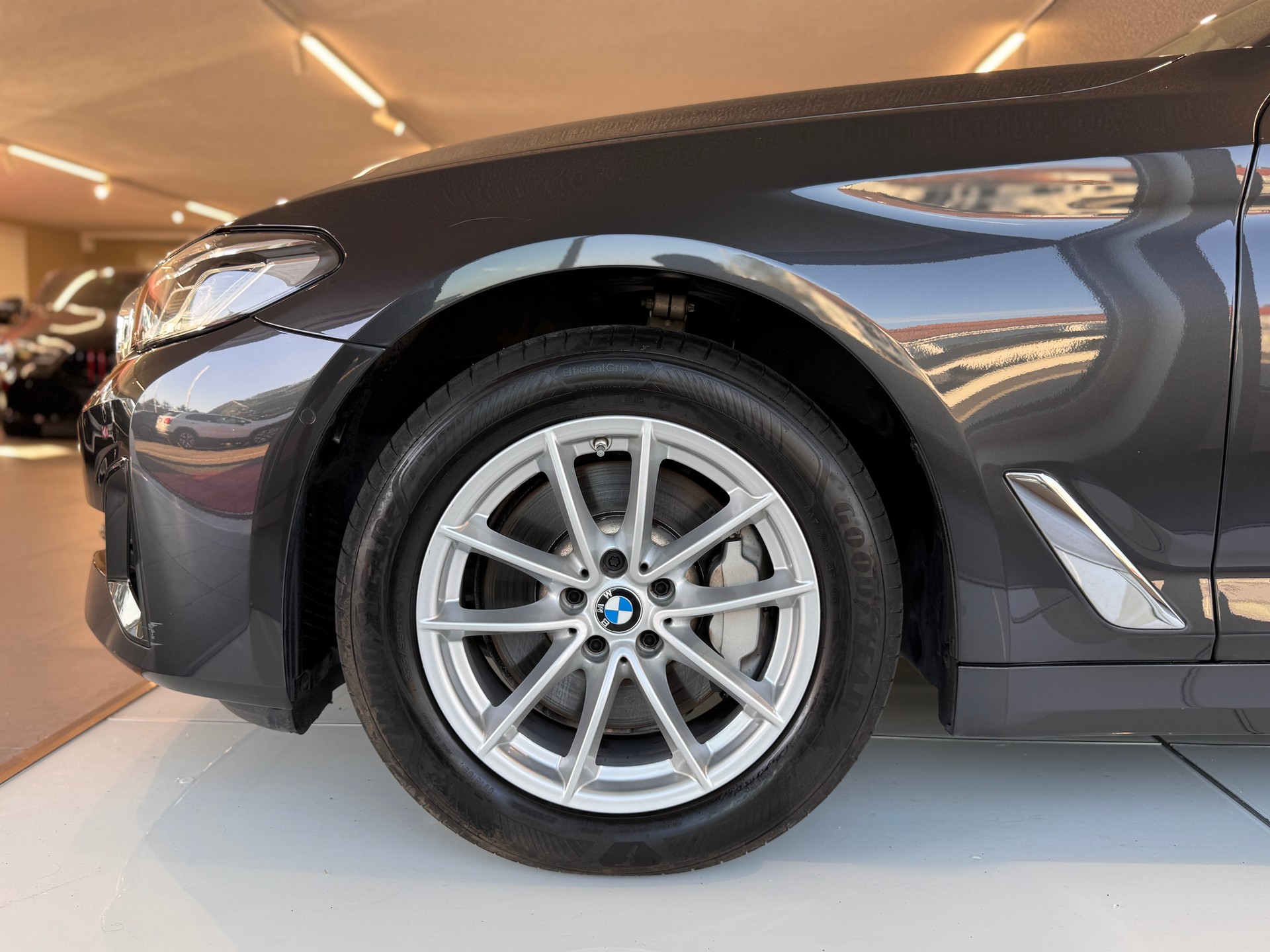 BMW 530i xDrive 48V Touring Steptronic-image-10