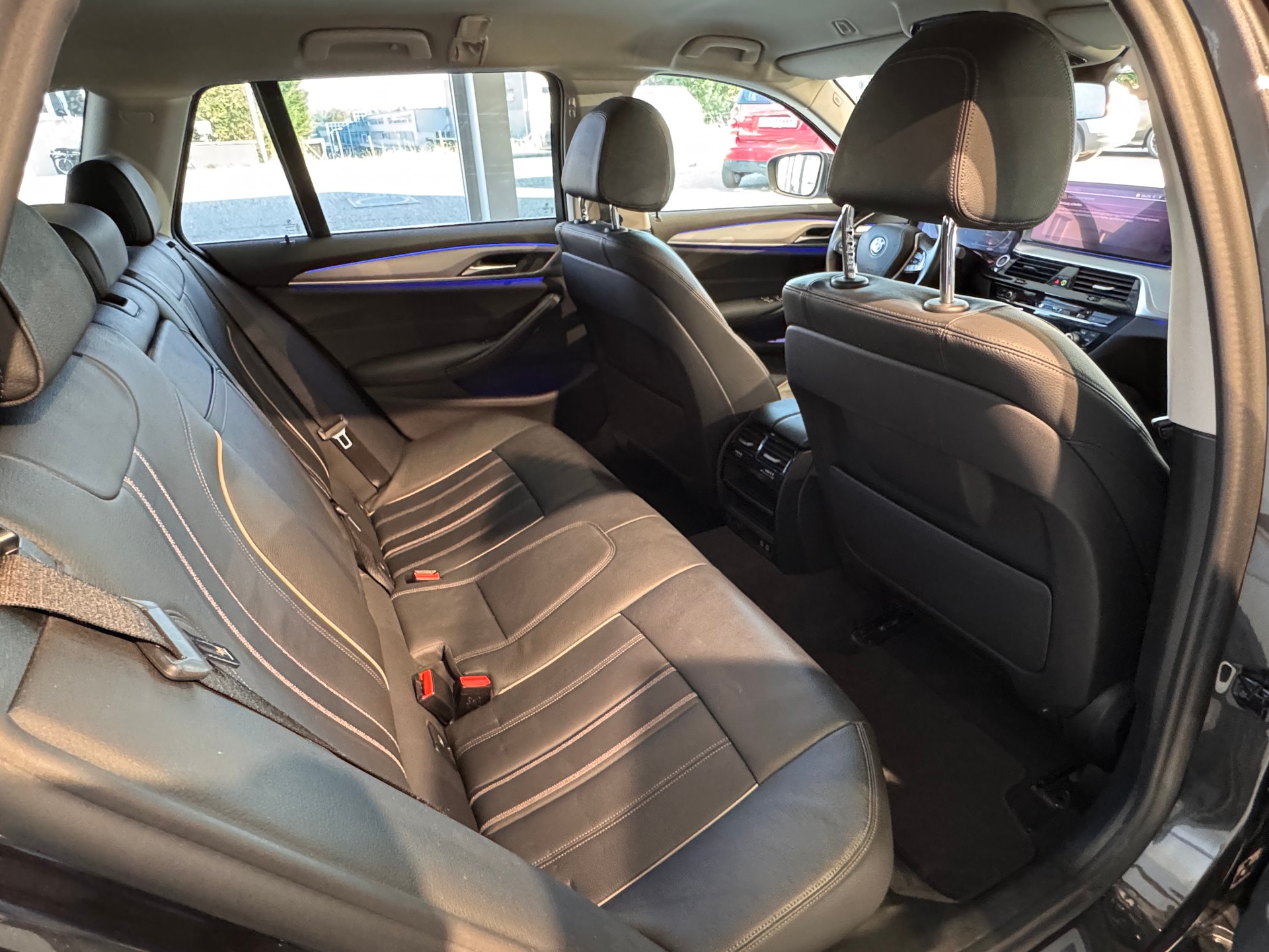 BMW 530i xDrive 48V Touring Steptronic-image-17