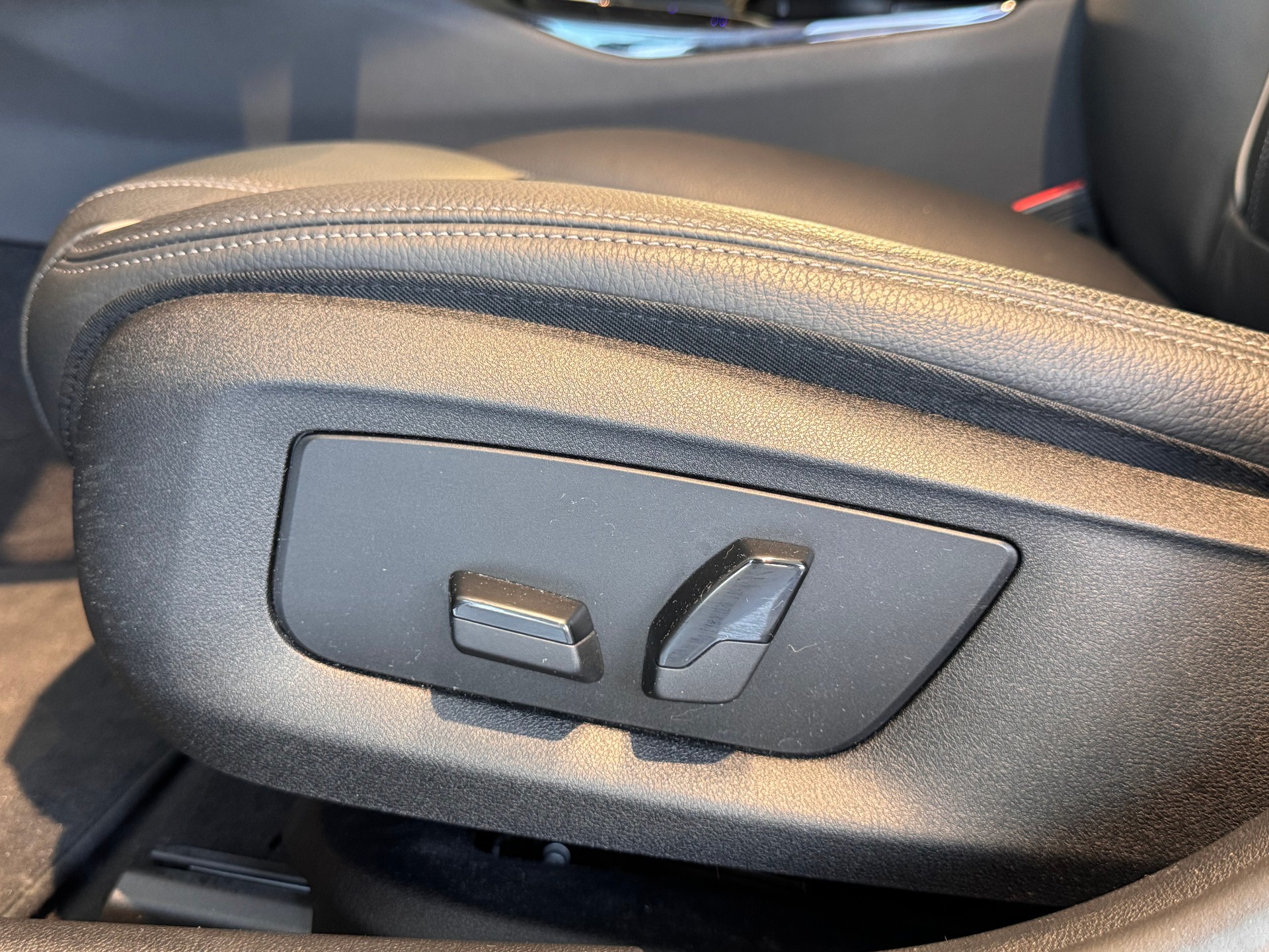 BMW 530i xDrive 48V Touring Steptronic-image-15