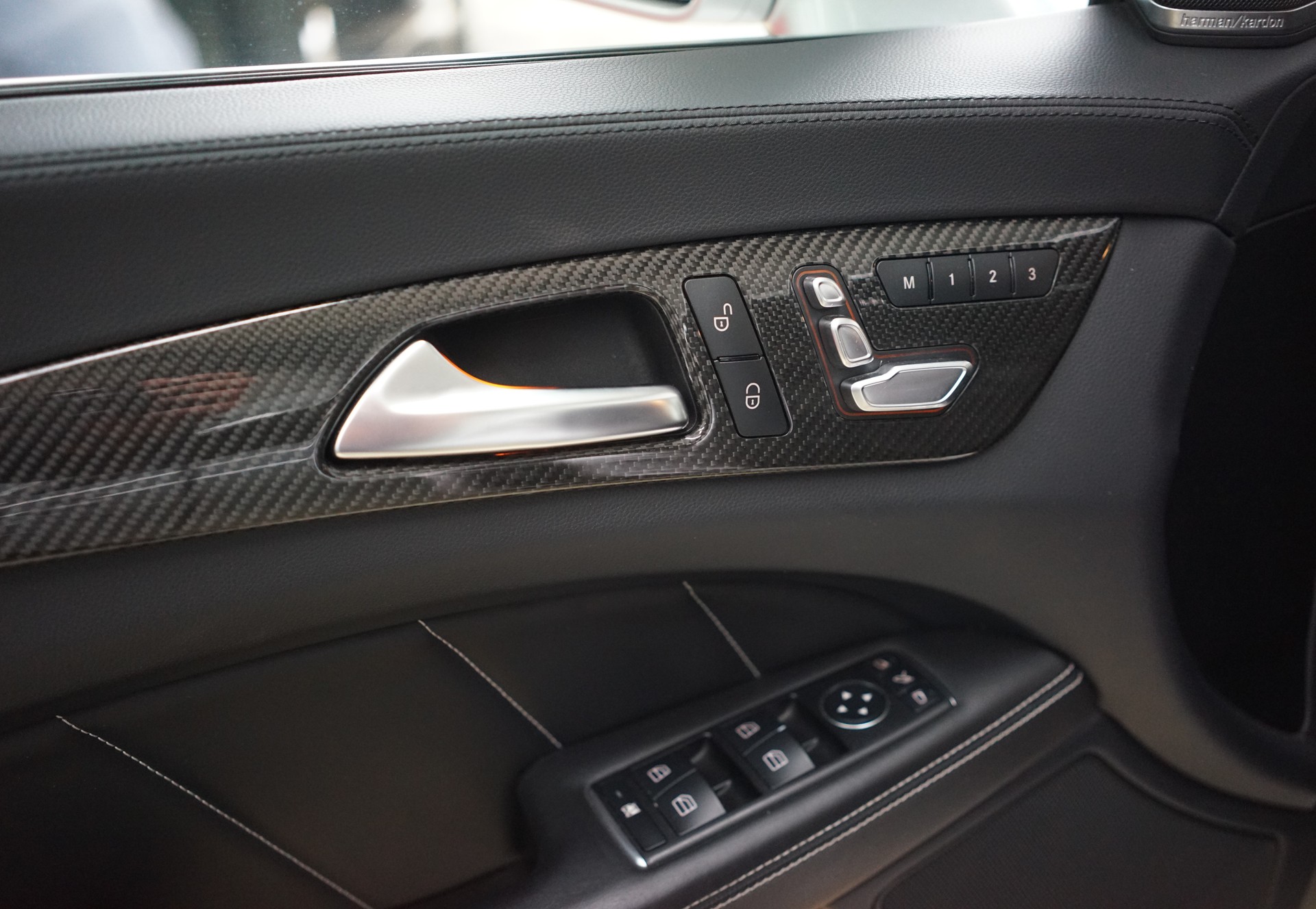 MERCEDES-BENZ CLS 63 AMG S 4Matic Speedshift MCT-image-22