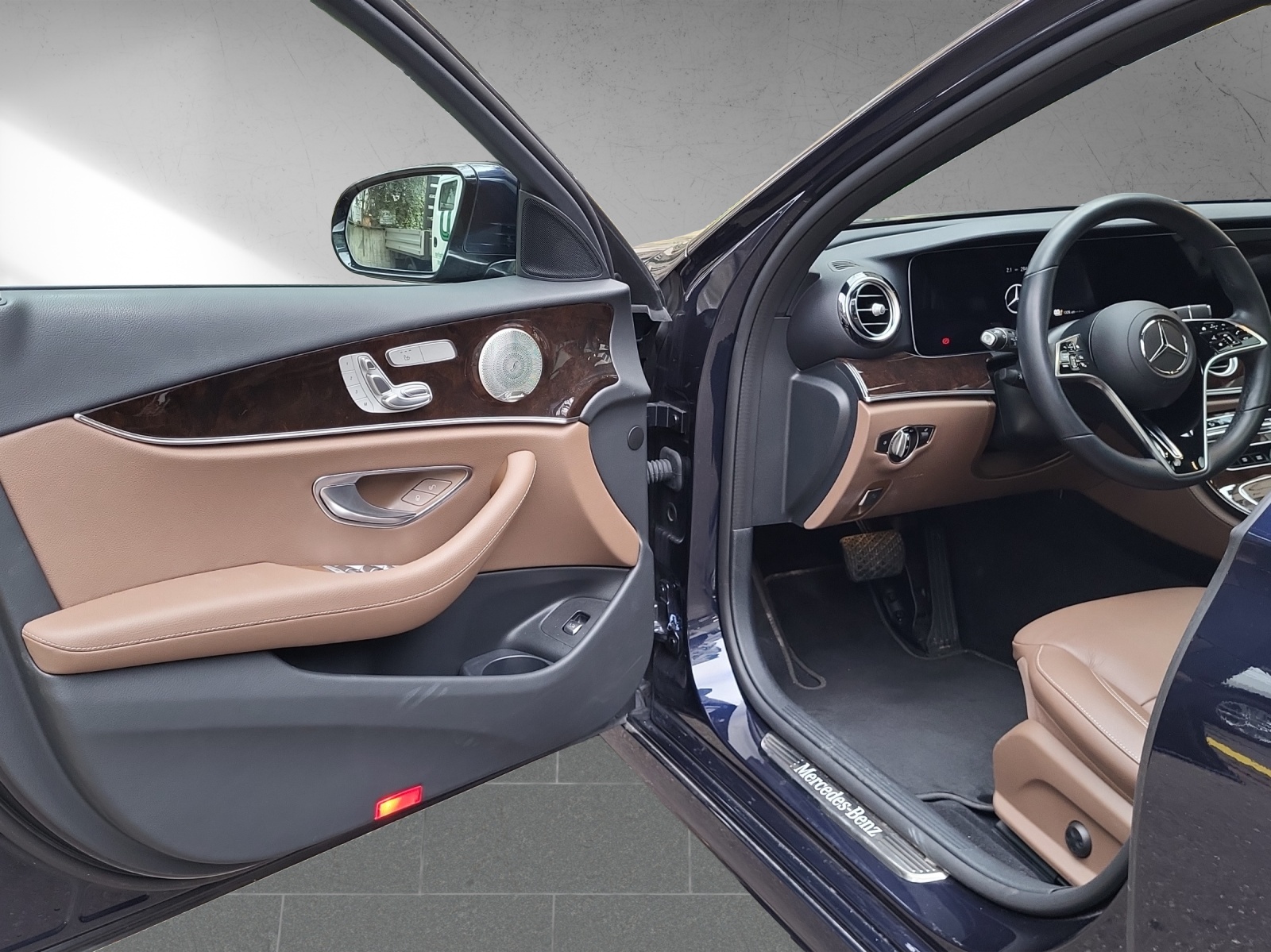 MERCEDES-BENZ E 300 de T 4M AMG-image-19
