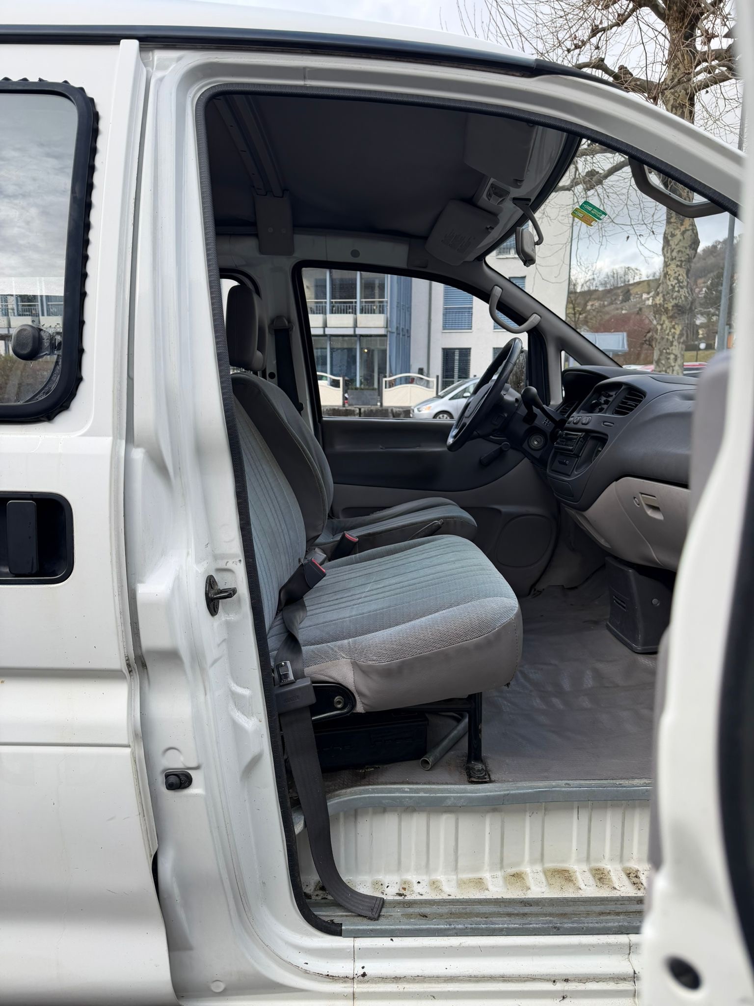 MITSUBISHI L 400-image-8