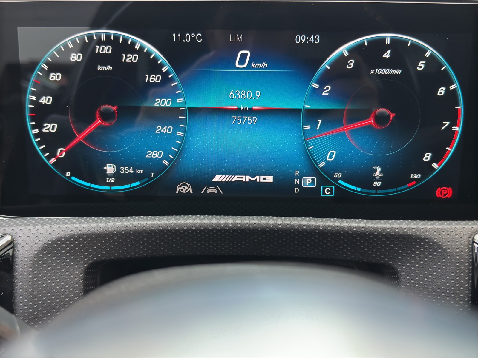 MERCEDES-BENZ A 35 AMG 4Matic Speedshift-image-6
