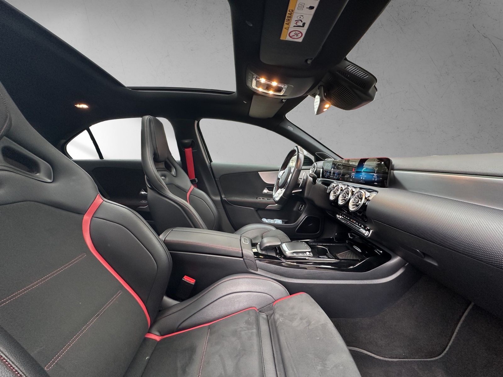 MERCEDES-BENZ A 35 AMG 4Matic Speedshift-image-11