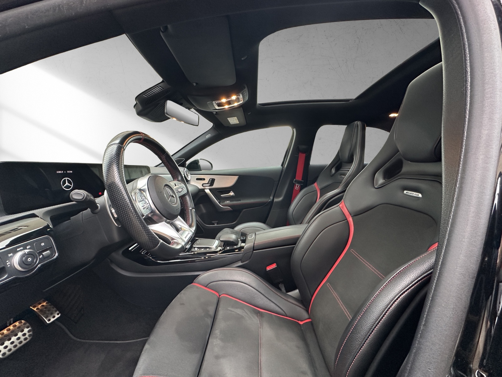 MERCEDES-BENZ A 35 AMG 4Matic Speedshift-image-10