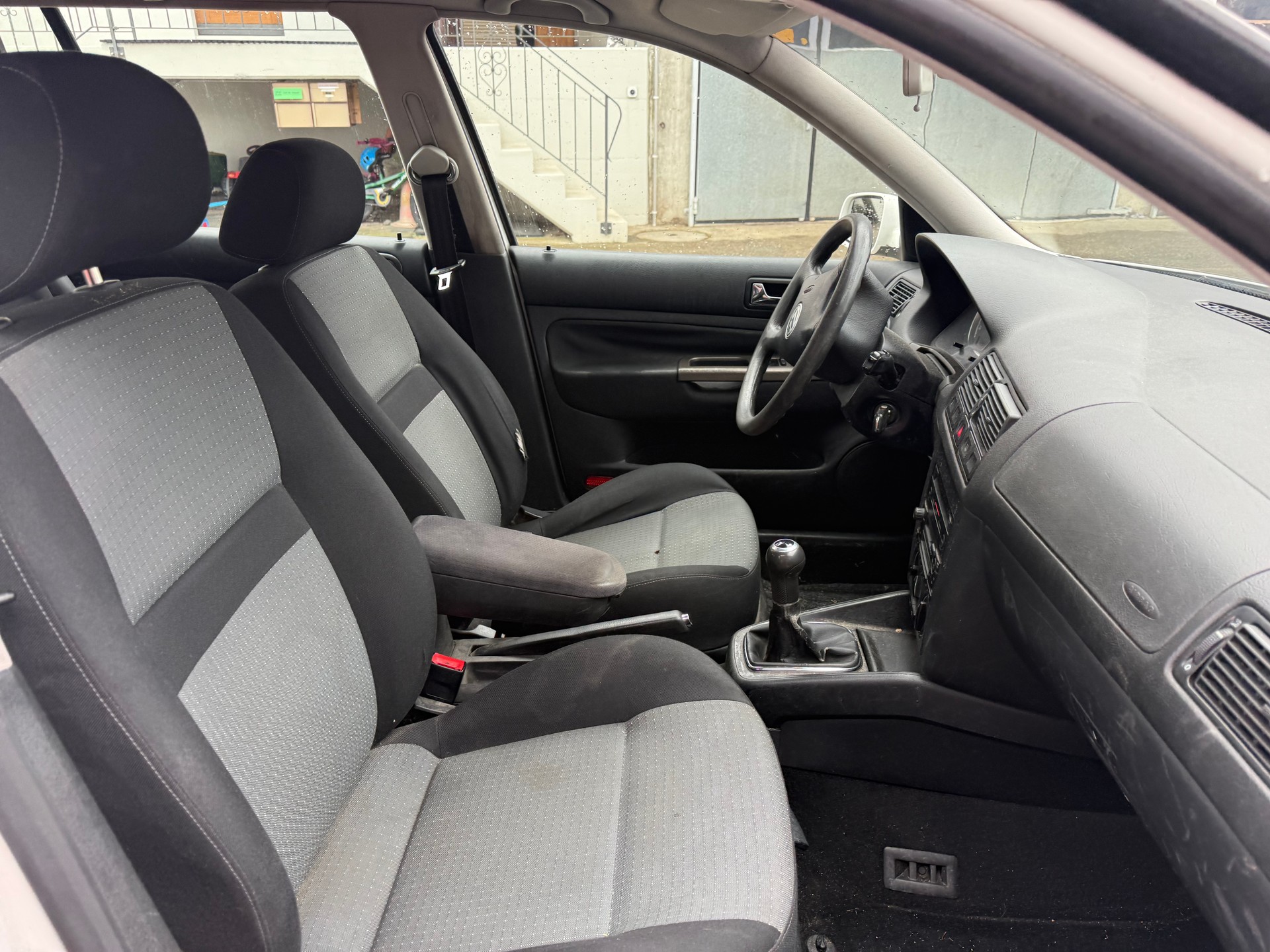 VW Golf Variant 1.9 TDI PD Comfortline 4Motion-image-2