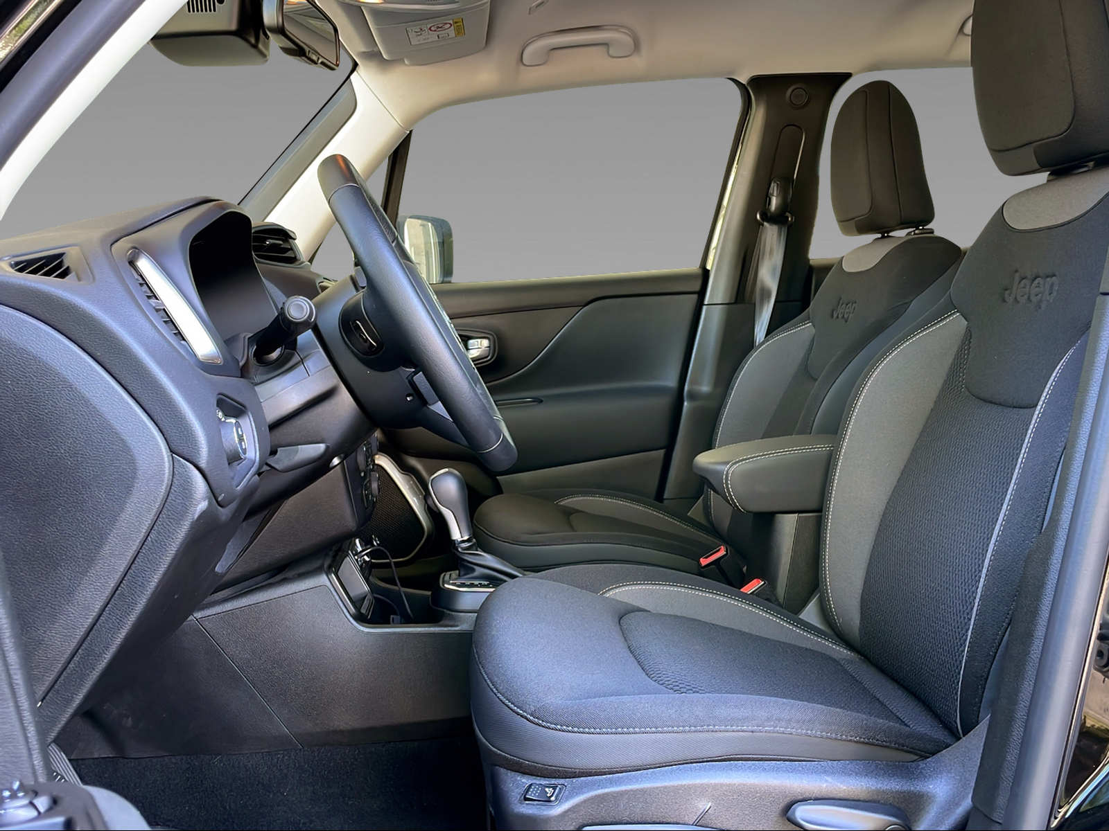 JEEP Renegade 1.5 Turbo Limited-showroom-element-3