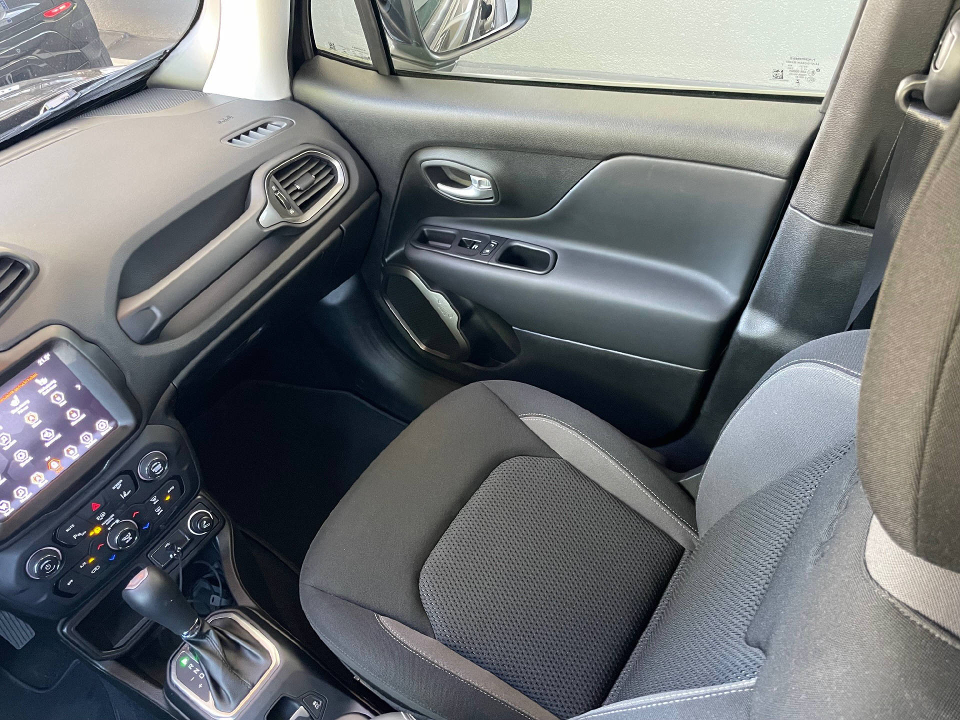 JEEP Renegade 1.5 Turbo Limited-image-14
