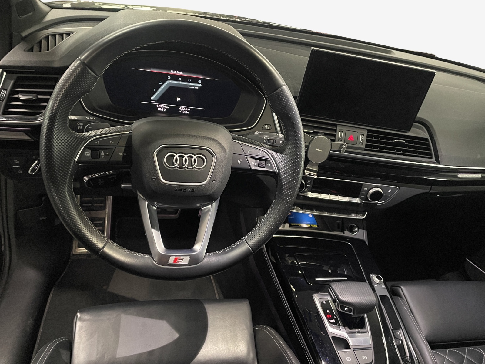 AUDI Q5 40 TDI Black Edition quattro S-tronic-image-9