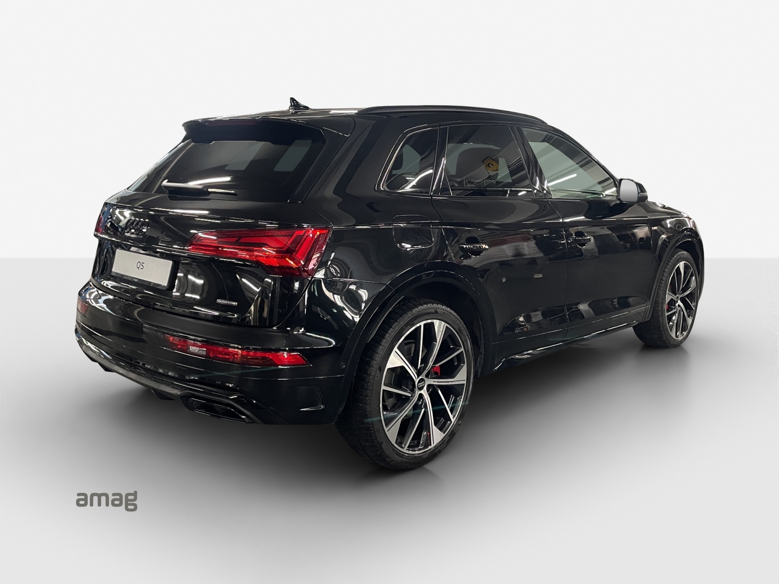 AUDI Q5 40 TDI Black Edition quattro S-tronic-image-4