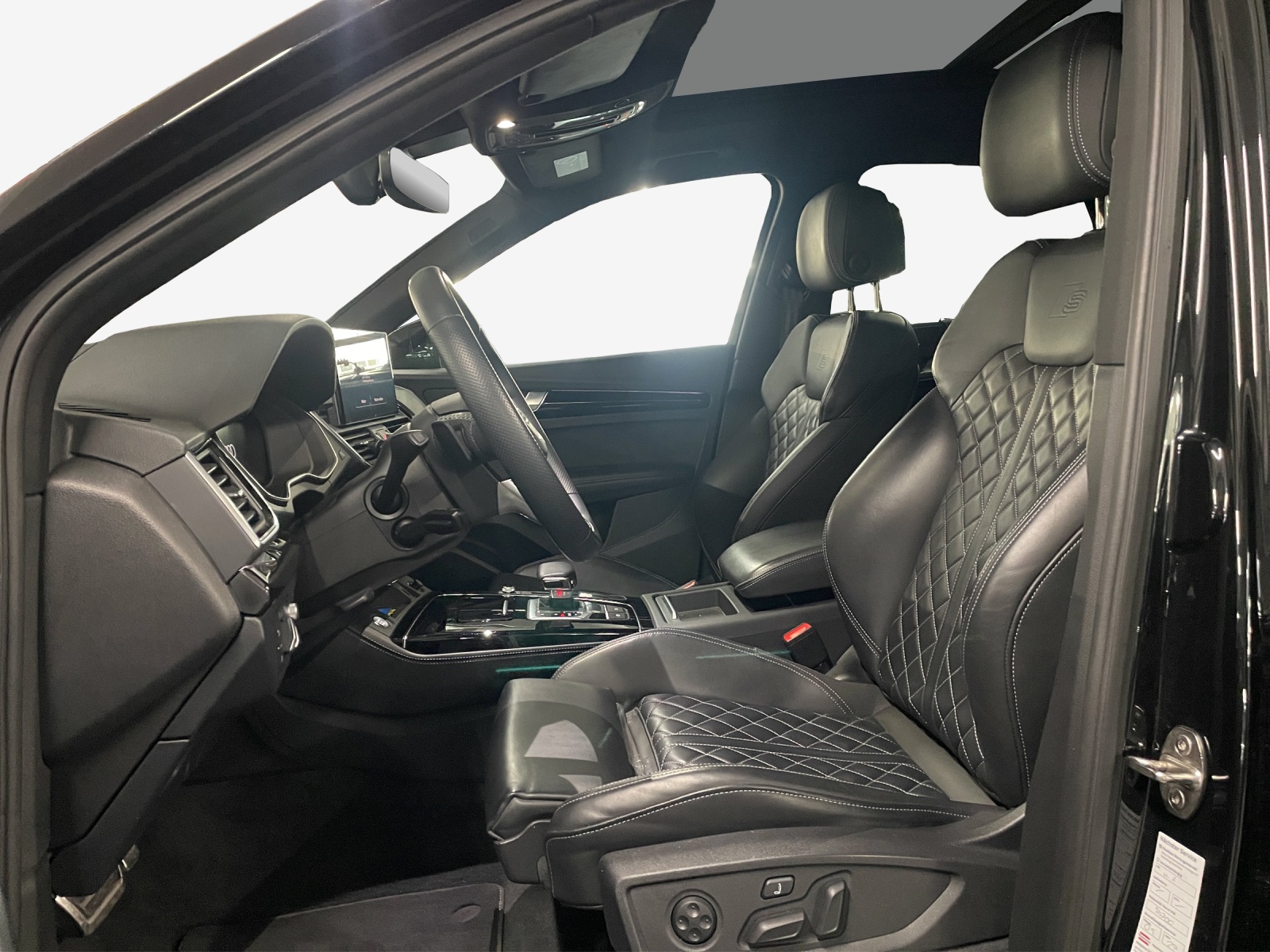 AUDI Q5 40 TDI Black Edition quattro S-tronic-image-7