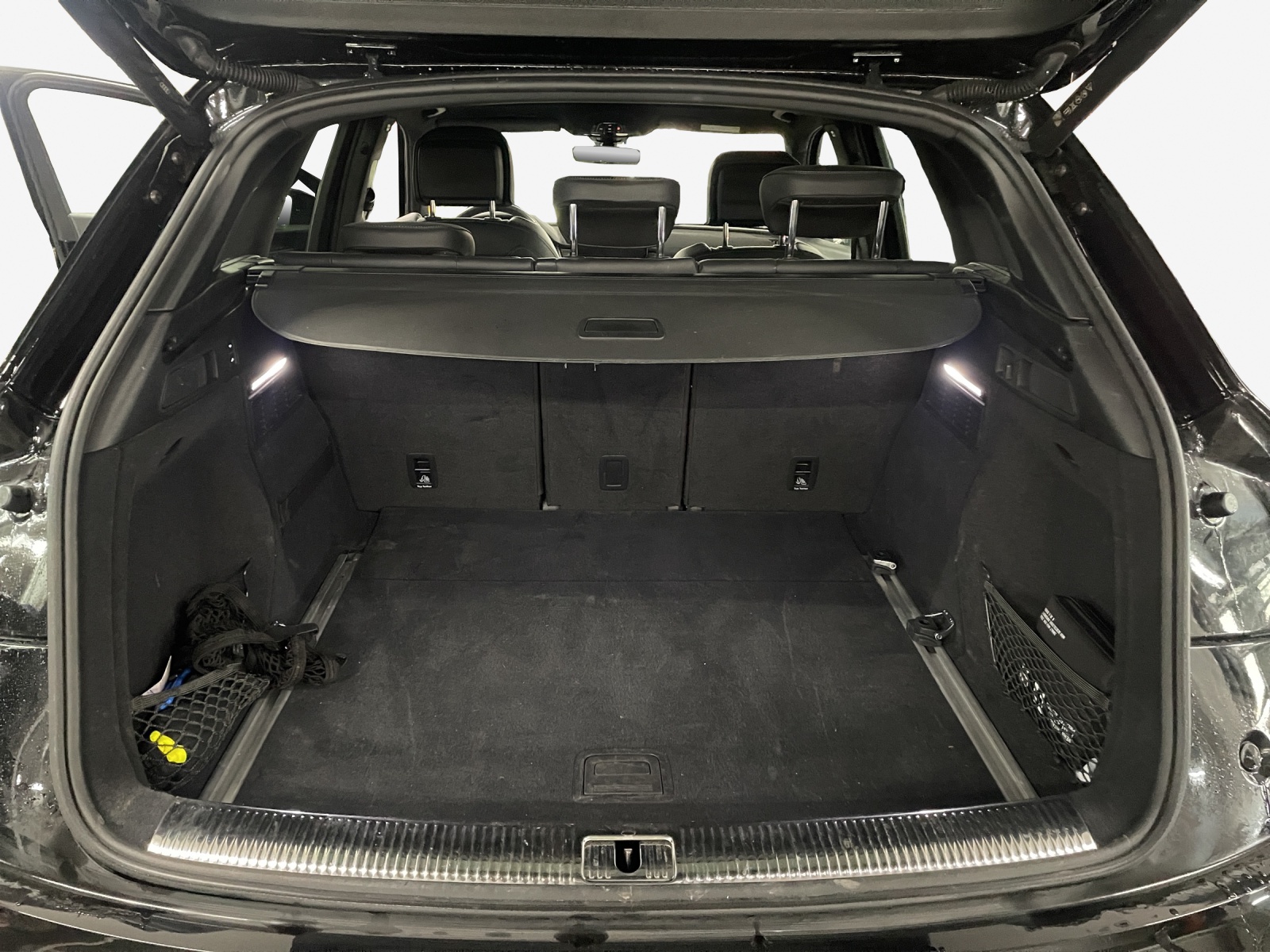 AUDI Q5 40 TDI Black Edition quattro S-tronic-image-12
