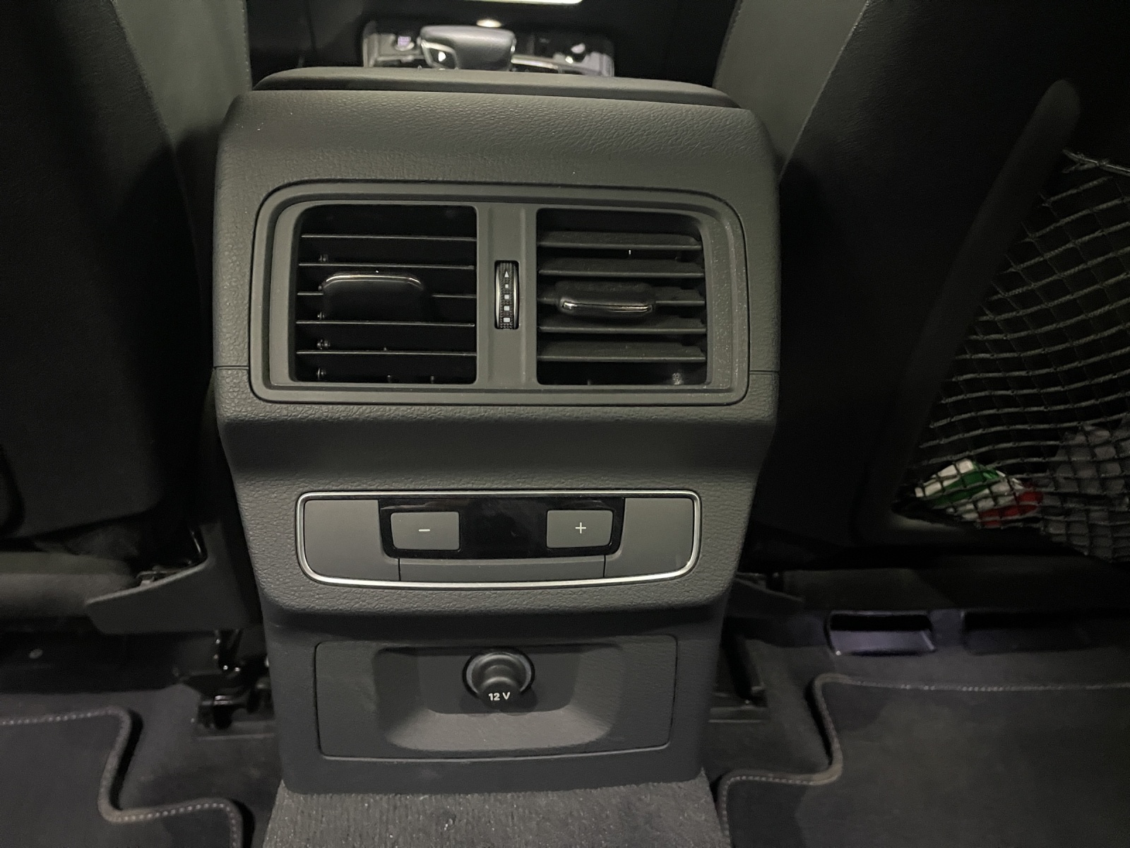 AUDI Q5 40 TDI Black Edition quattro S-tronic-image-10