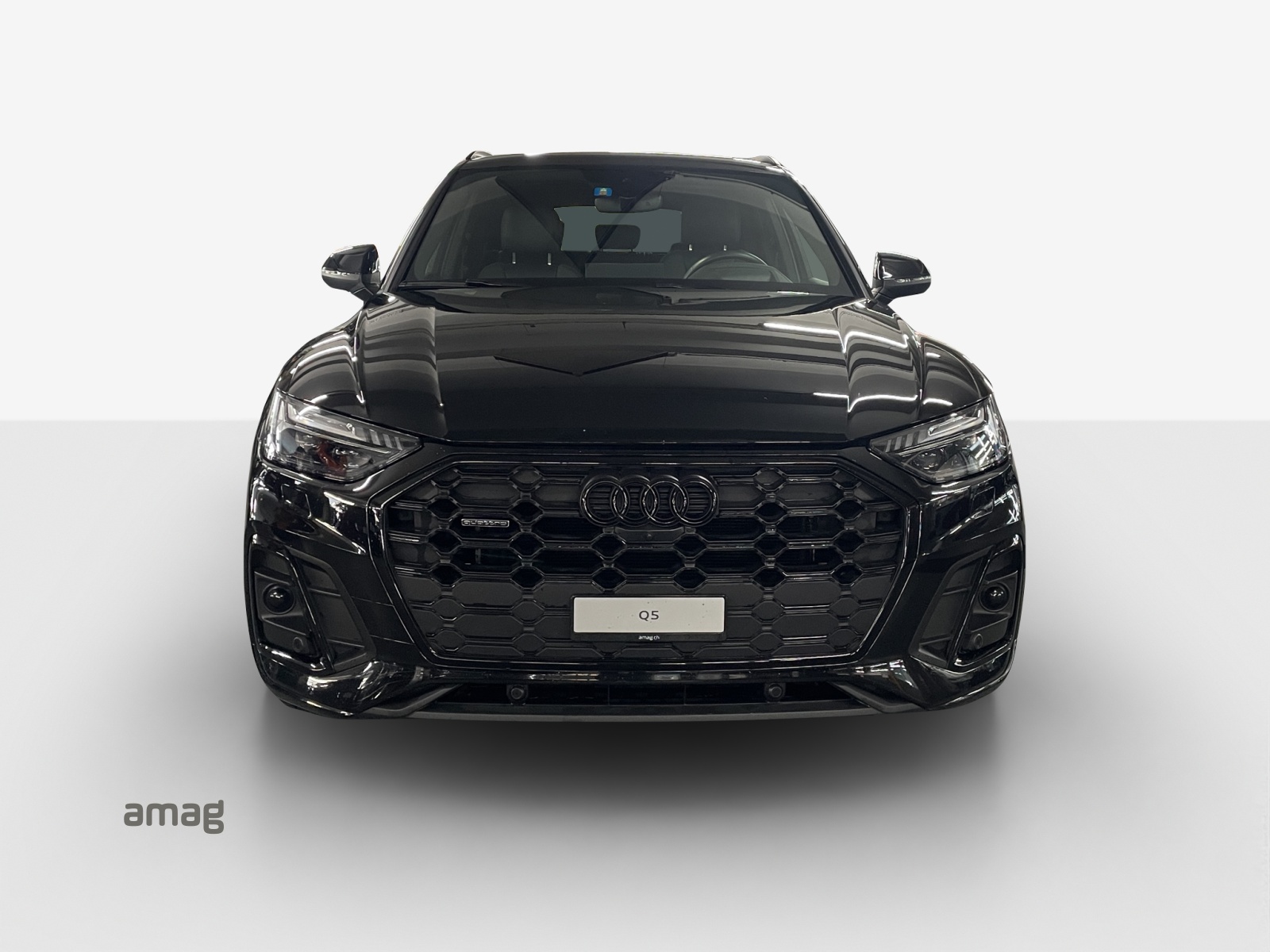 AUDI Q5 40 TDI Black Edition quattro S-tronic-image-6
