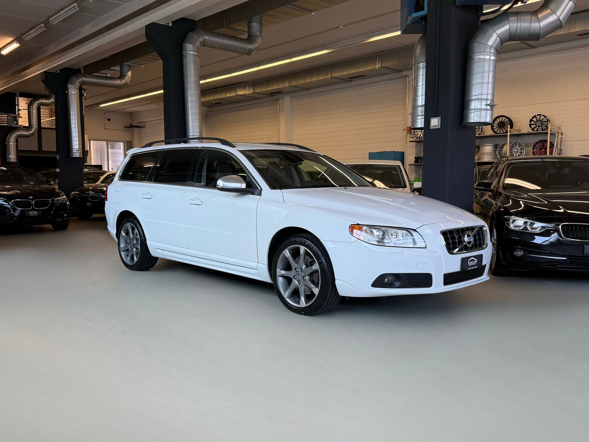 VOLVO V70 D4 AWD Husky Edition Geartronic-image-1
