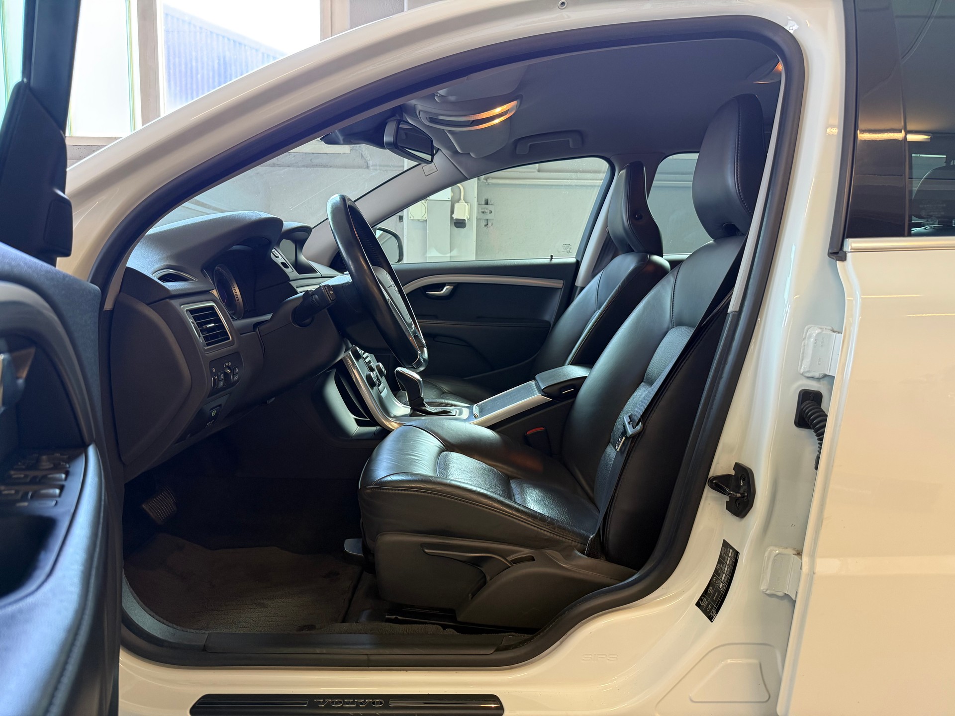 VOLVO V70 D4 AWD Husky Edition Geartronic-image-9