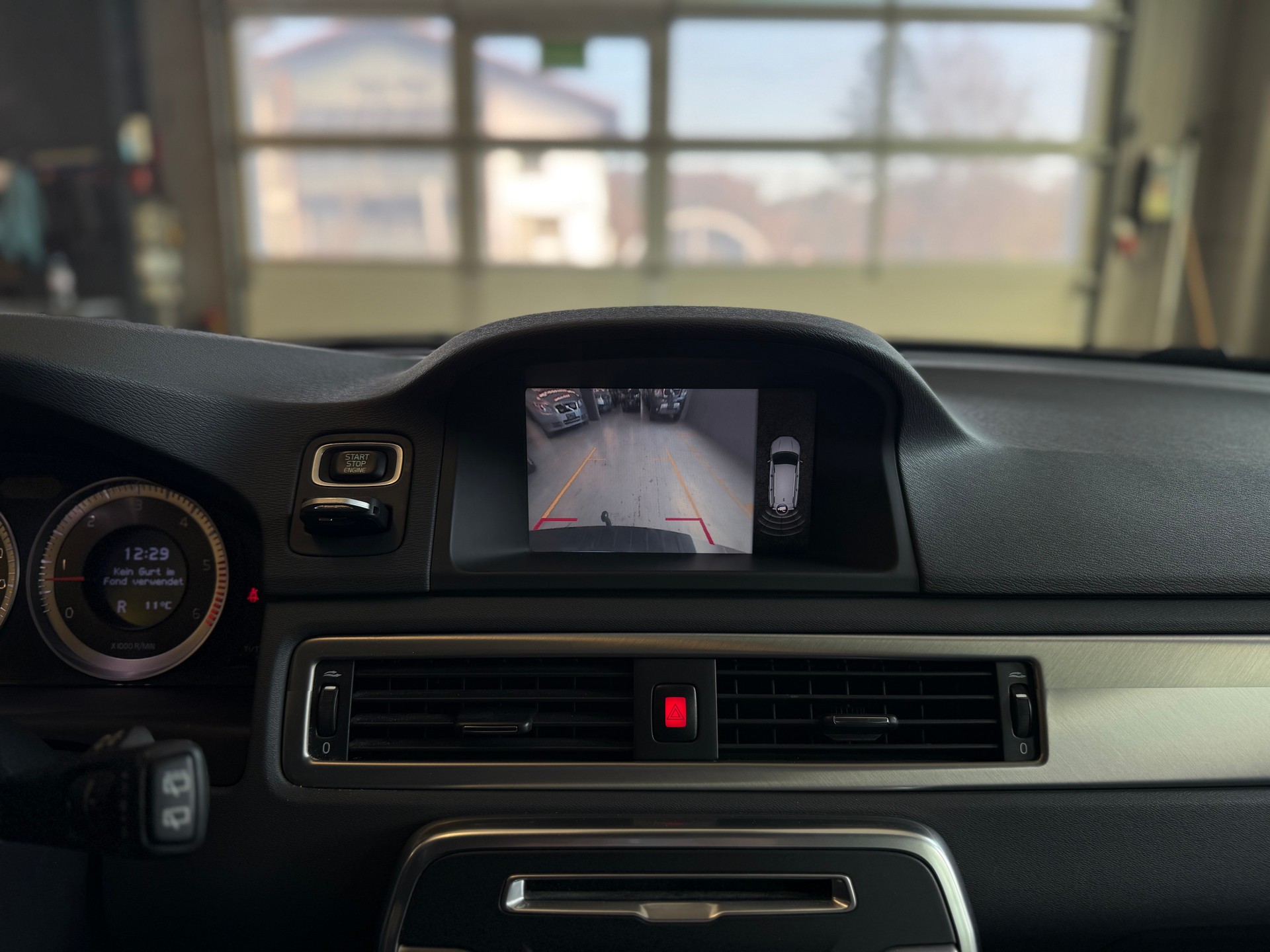 VOLVO V70 D4 AWD Husky Edition Geartronic-image-15