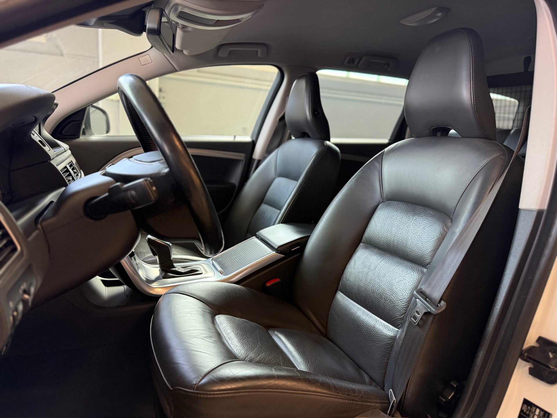 VOLVO V70 D4 AWD Husky Edition Geartronic-image-11