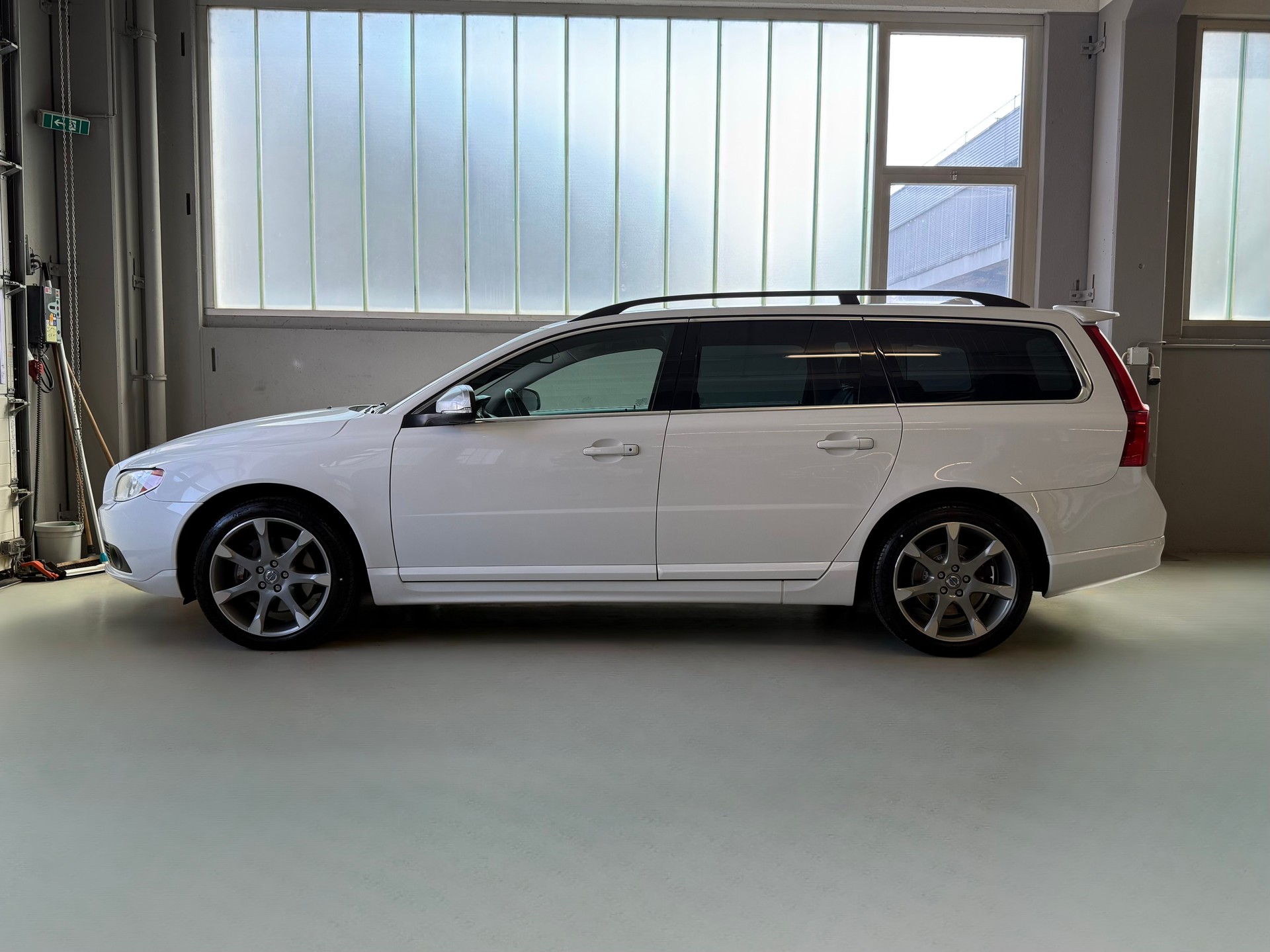 VOLVO V70 D4 AWD Husky Edition Geartronic-image-4