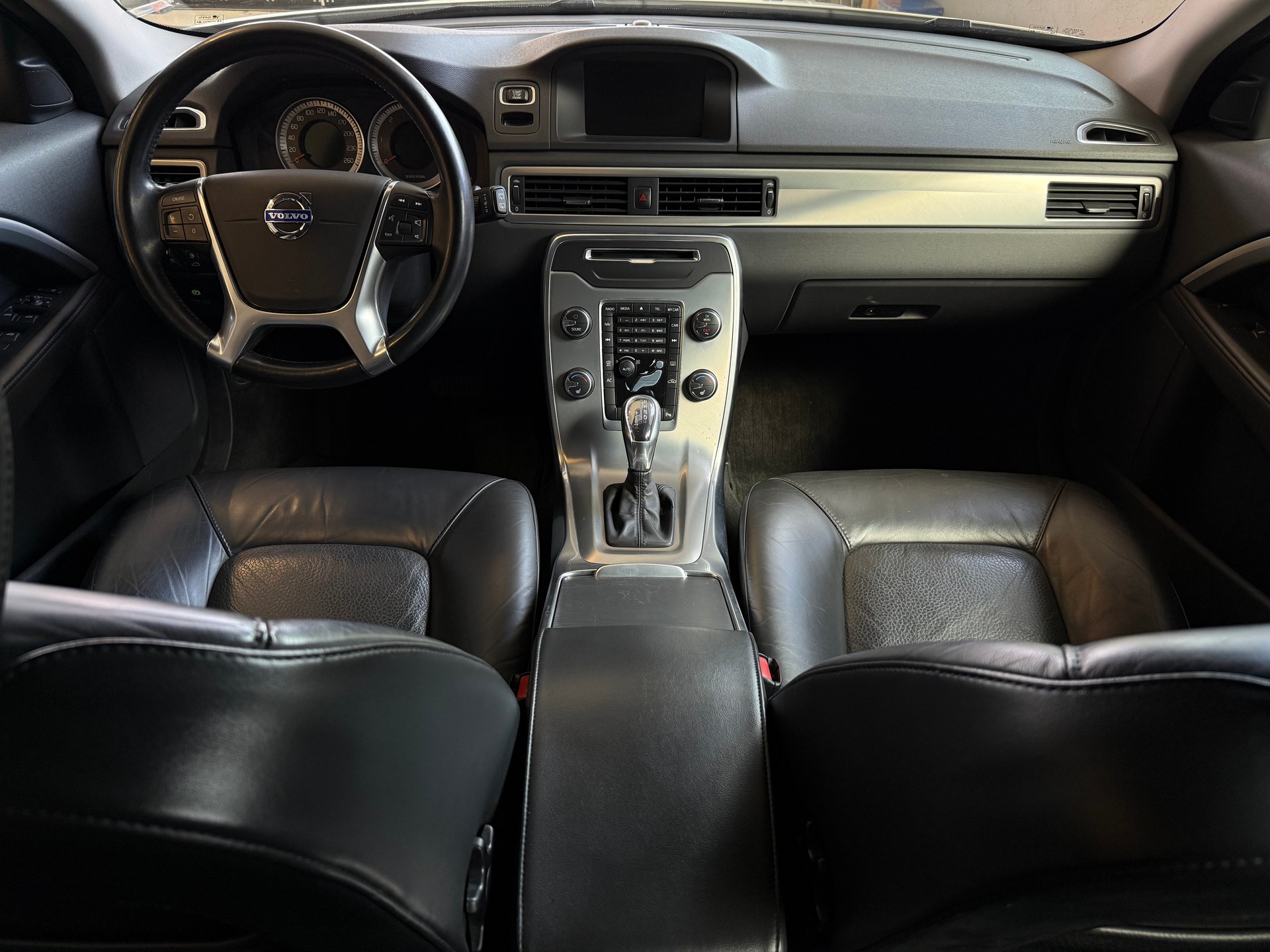 VOLVO V70 D4 AWD Husky Edition Geartronic-image-12