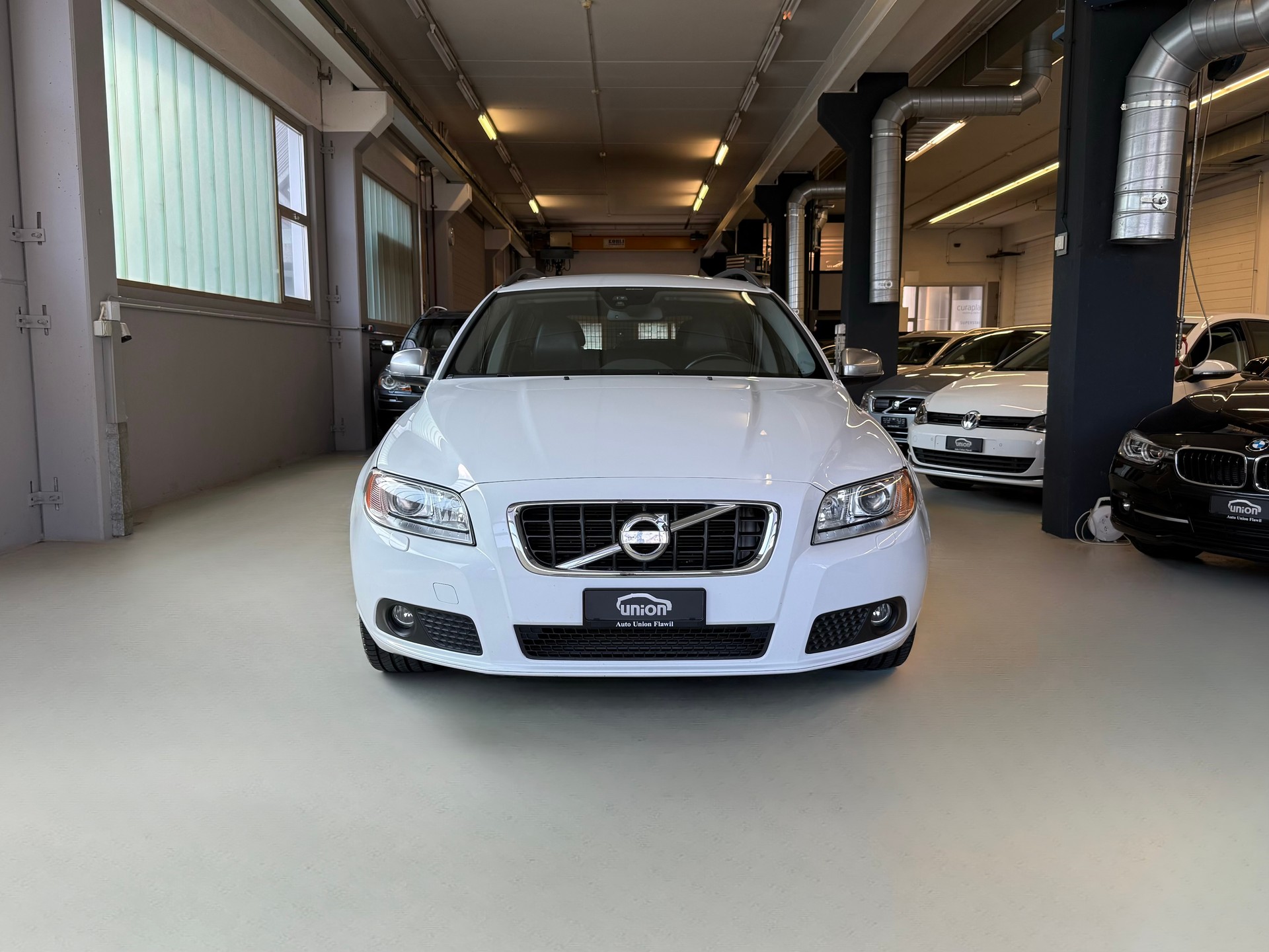 VOLVO V70 D4 AWD Husky Edition Geartronic-image-2