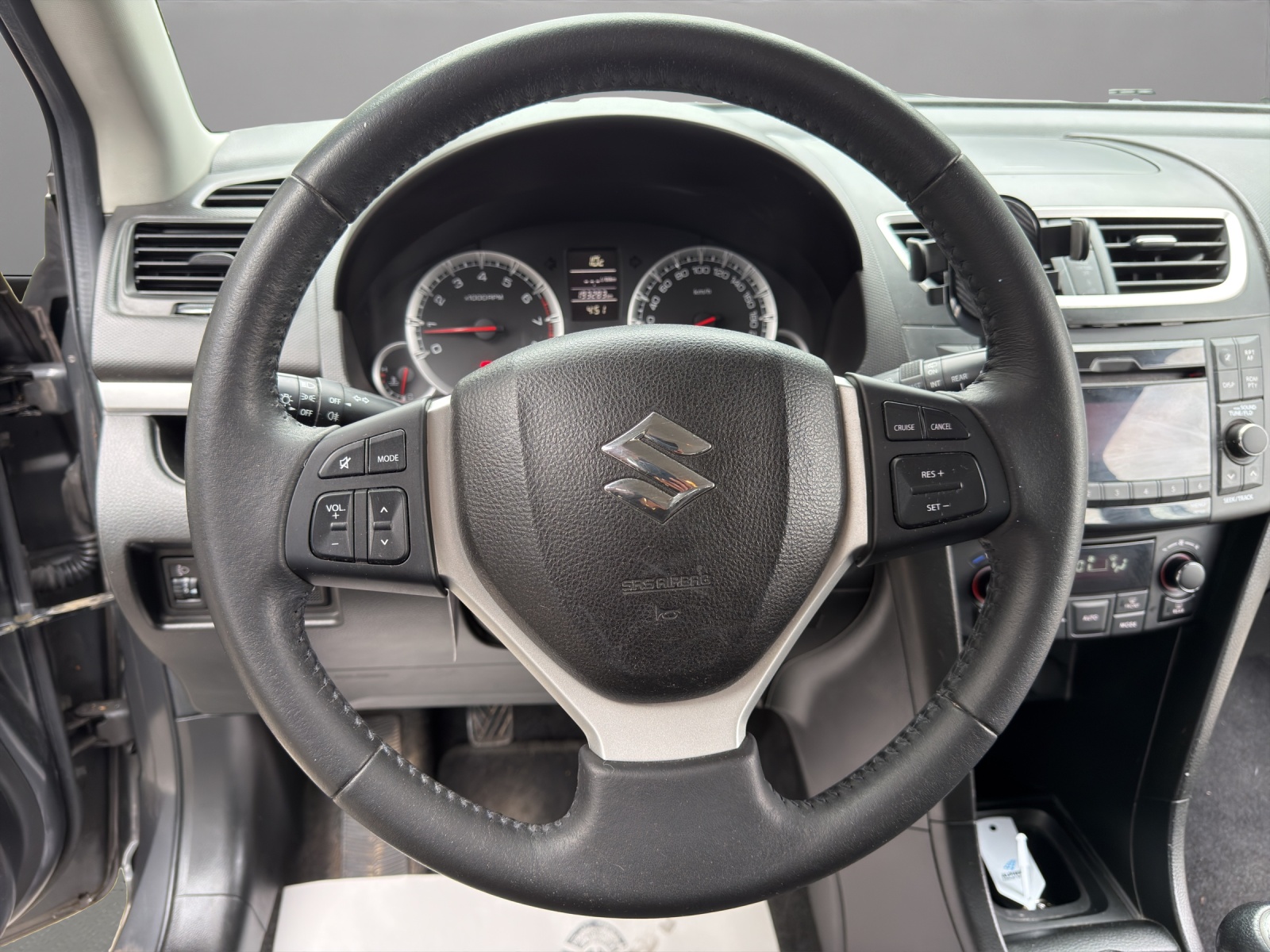 SUZUKI Swift 1.2i 16V GL 4x4-image-9