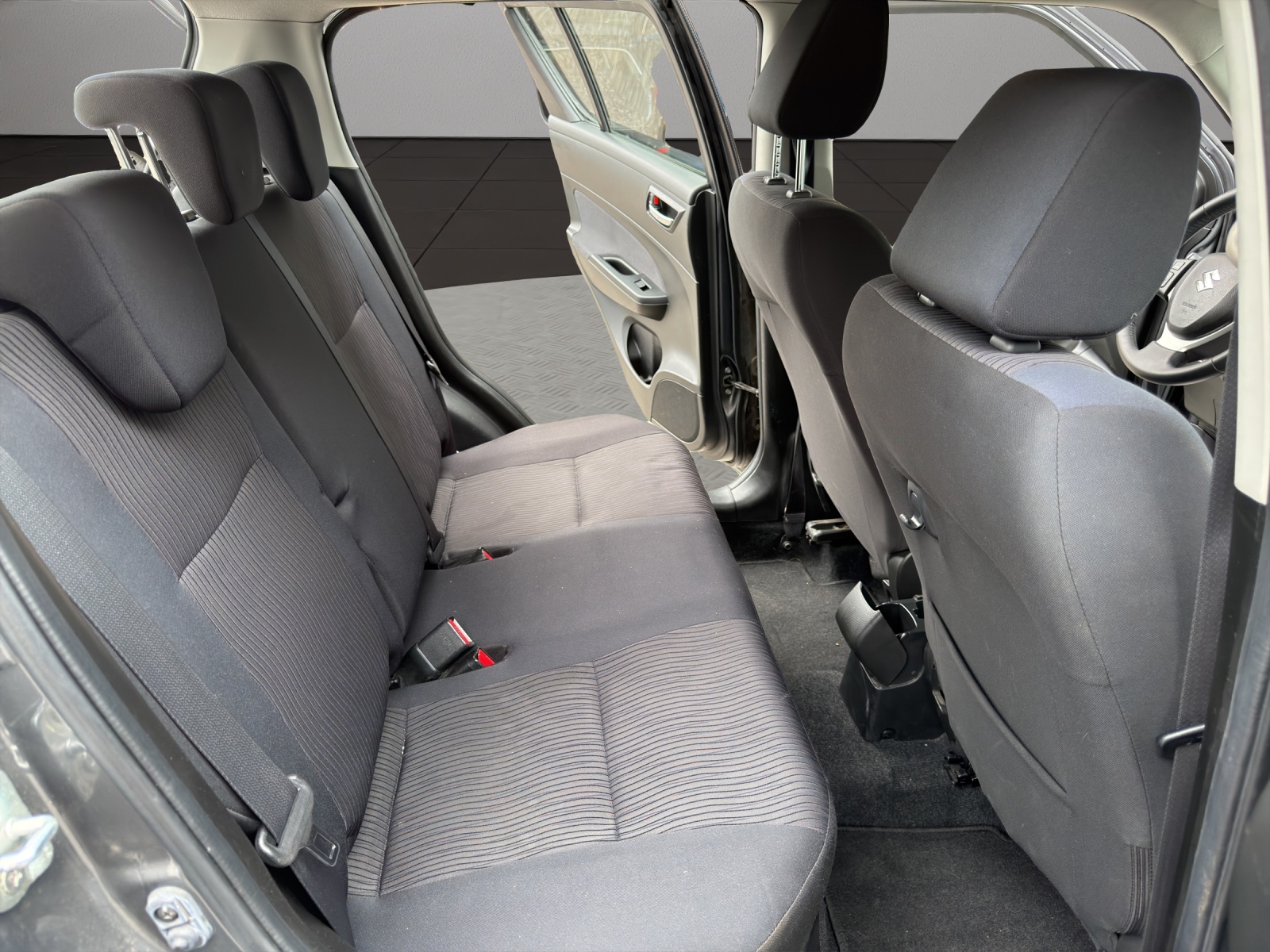 SUZUKI Swift 1.2i 16V GL 4x4-image-17