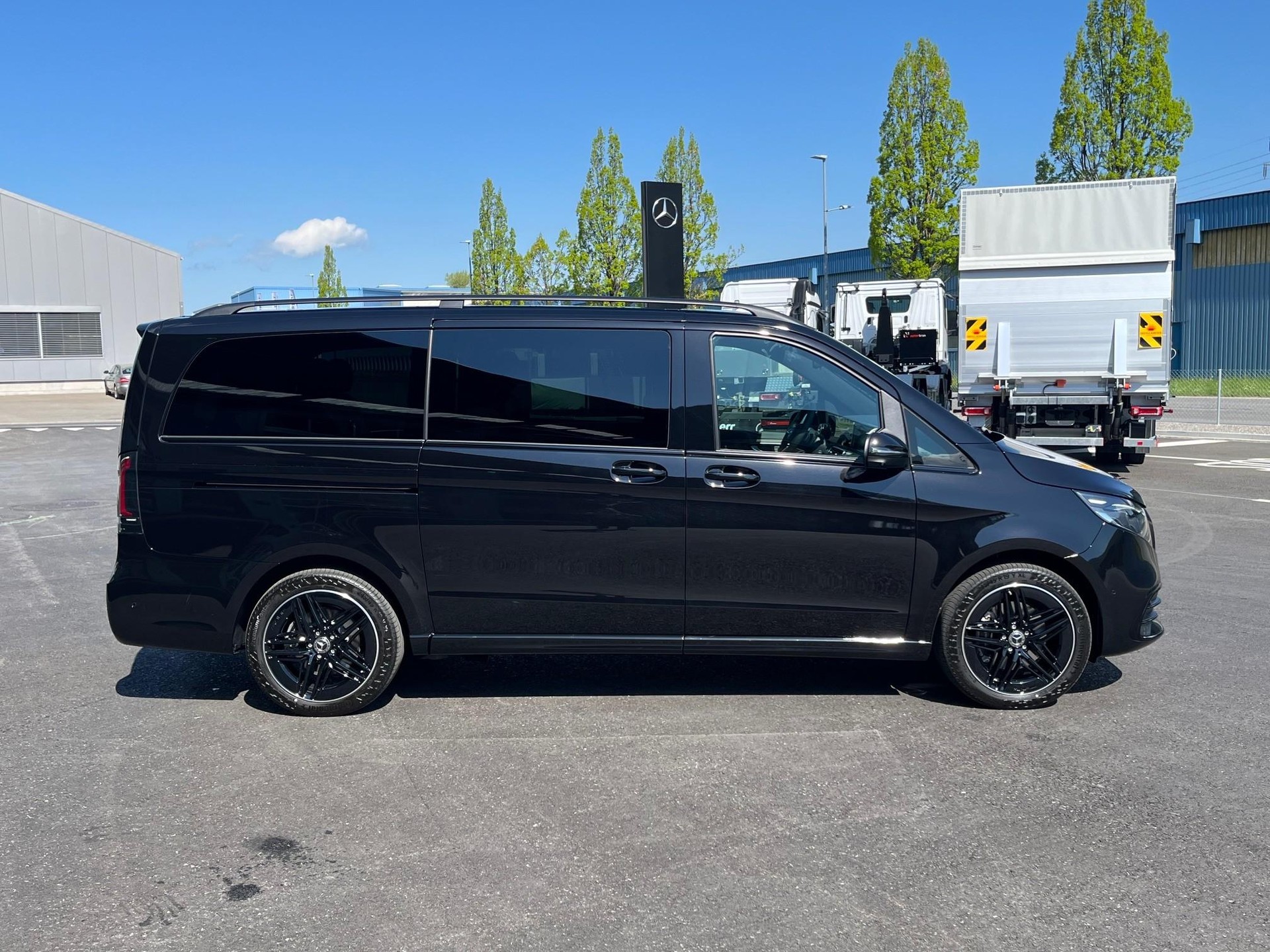 MERCEDES-BENZ V 300 d Swiss Ed. lang 4matic Van-showroom-element-2