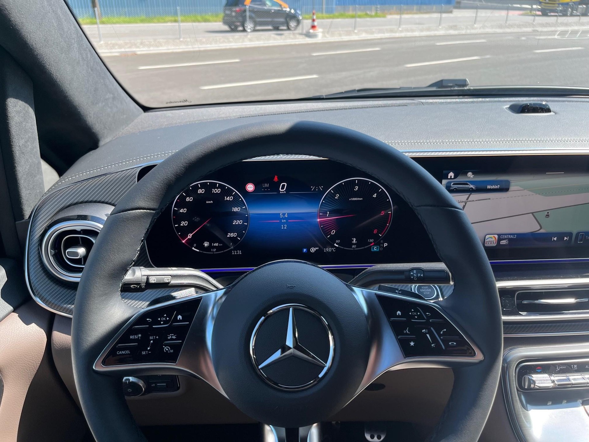 MERCEDES-BENZ V 300 d Swiss Ed. lang 4matic Van-image-13