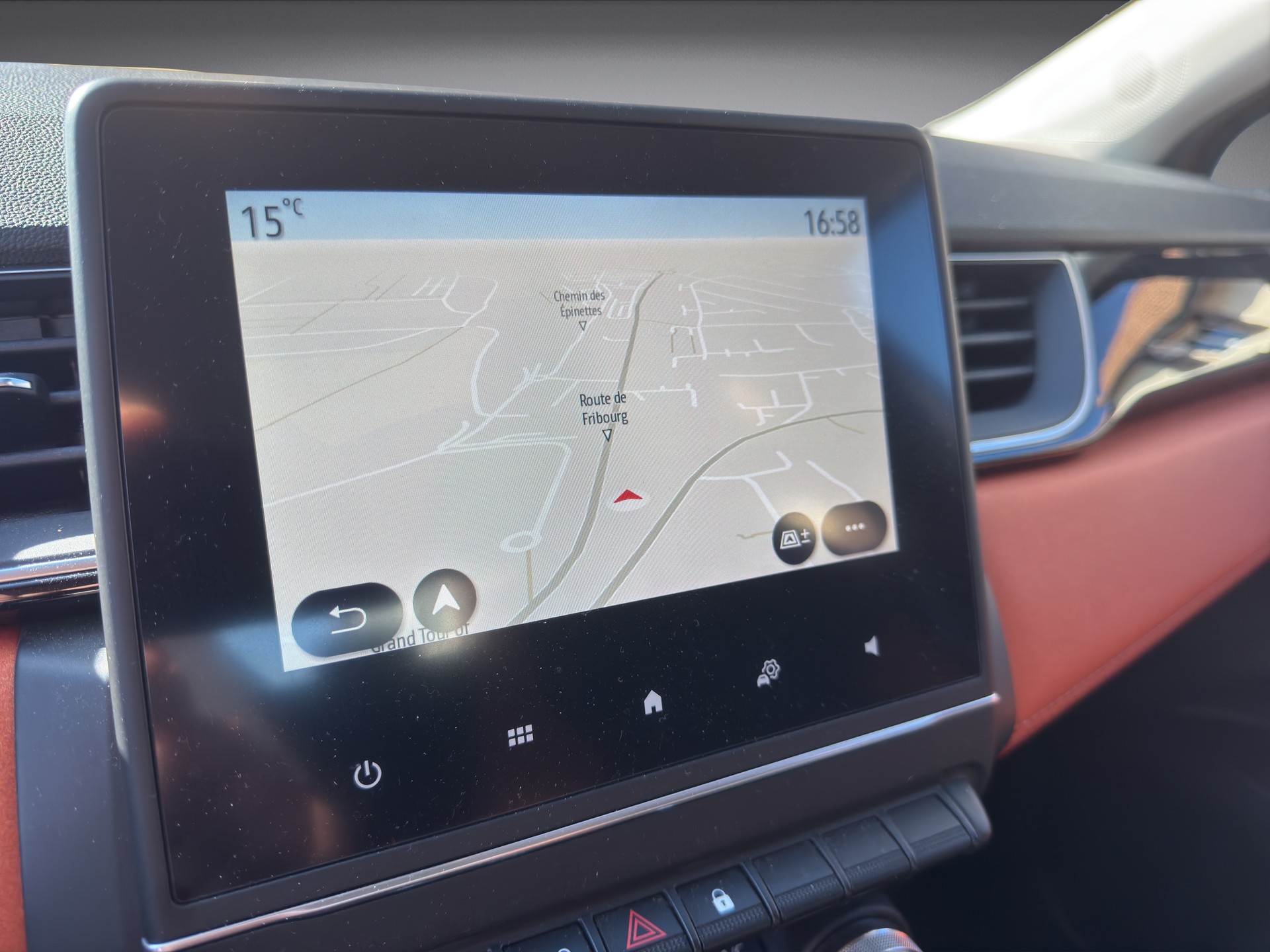 RENAULT Captur 1.3 TCe 140 Intens EDC-image-9