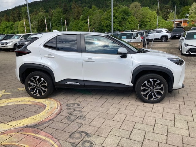 TOYOTA Yaris Cross 1.5 Trend e-CVT AWDi-image-3
