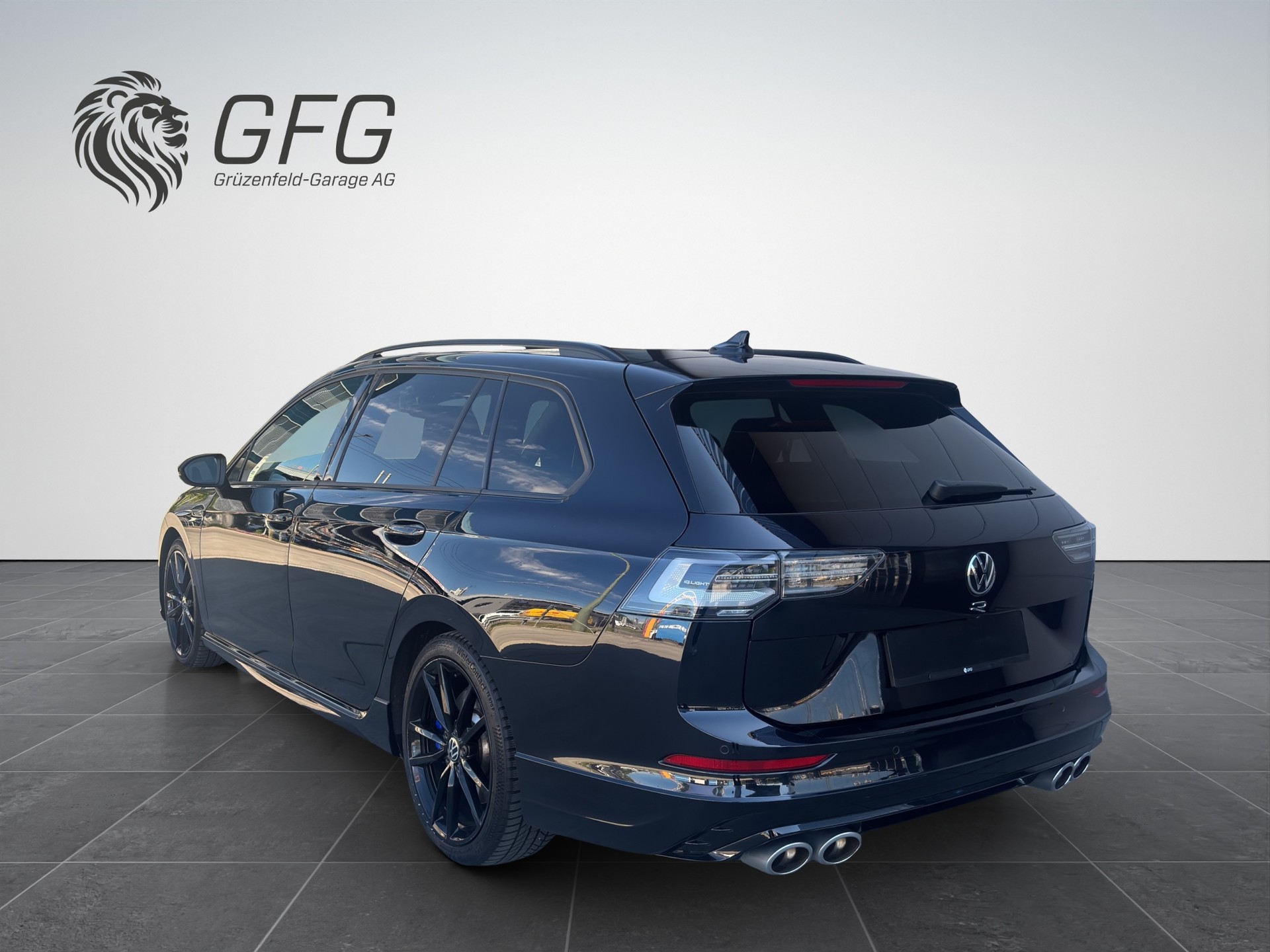 VW Golf VIII Variant 2.0 TSI R DSG 4motion-showroom-element-3