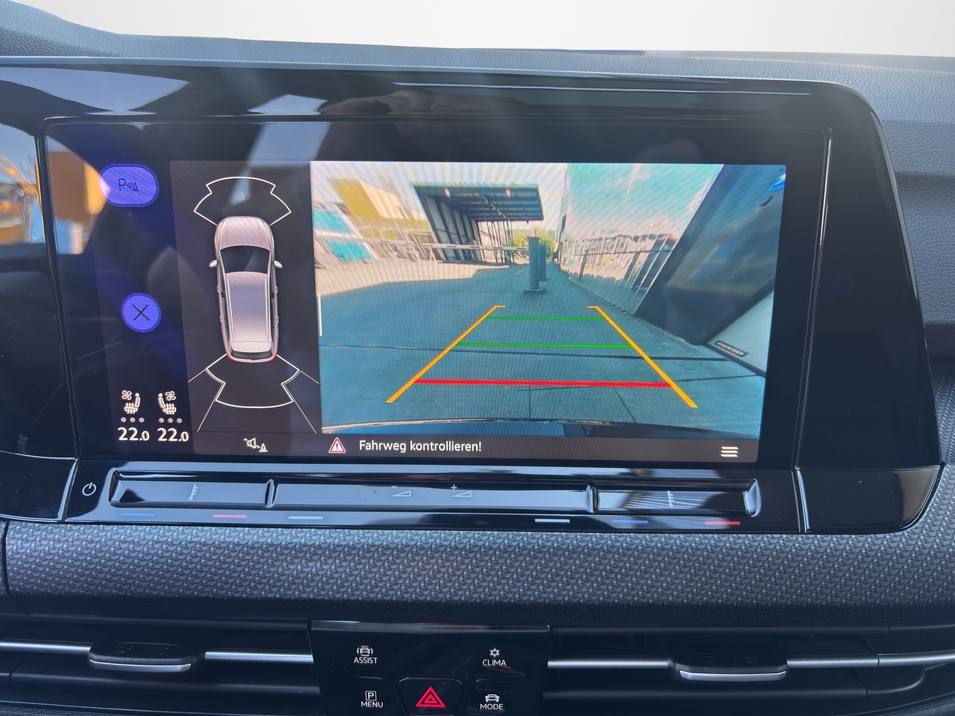 VW Golf VIII Variant 2.0 TSI R DSG 4motion-image-10