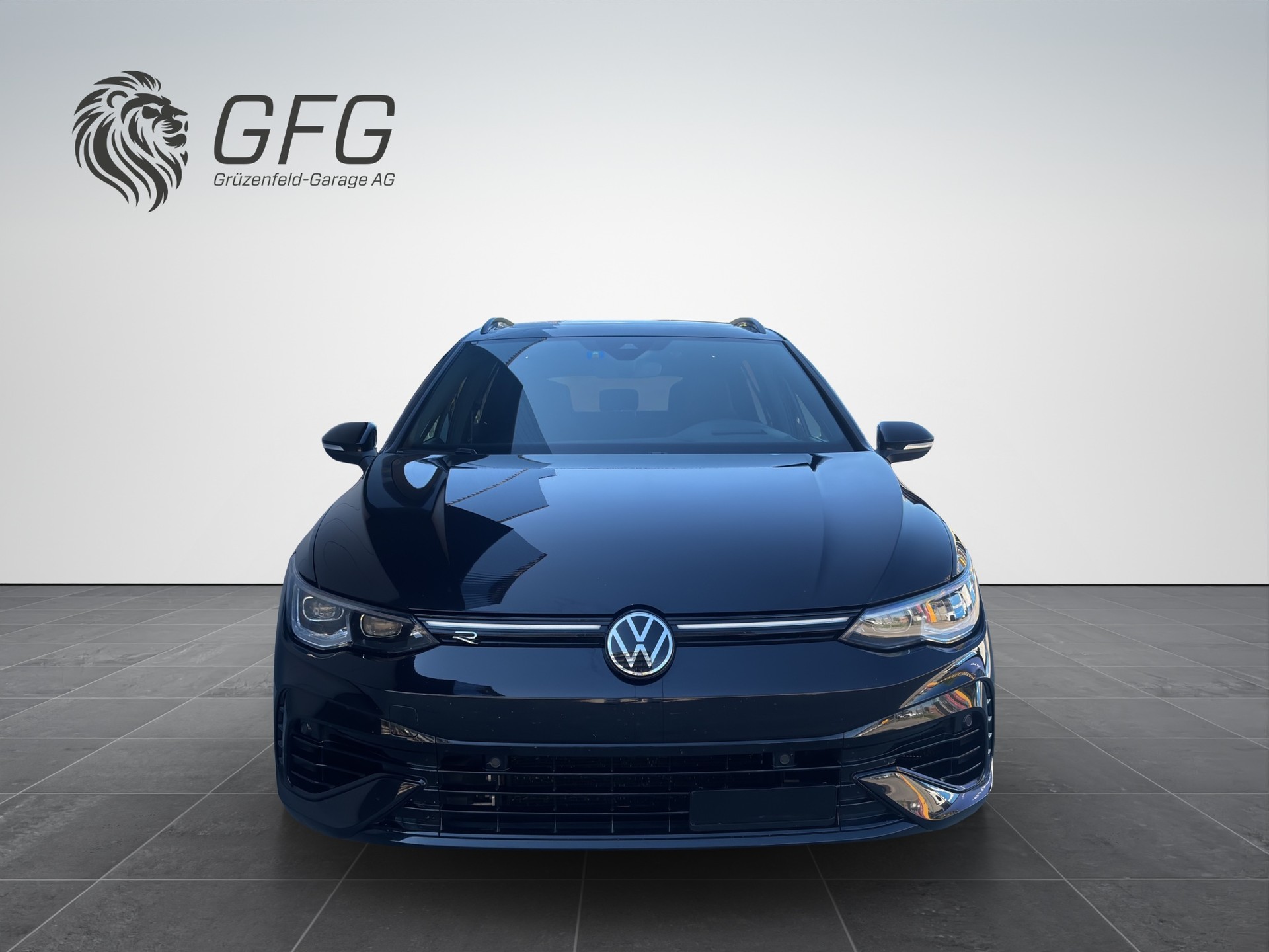VW Golf VIII Variant 2.0 TSI R DSG 4motion-showroom-element-1