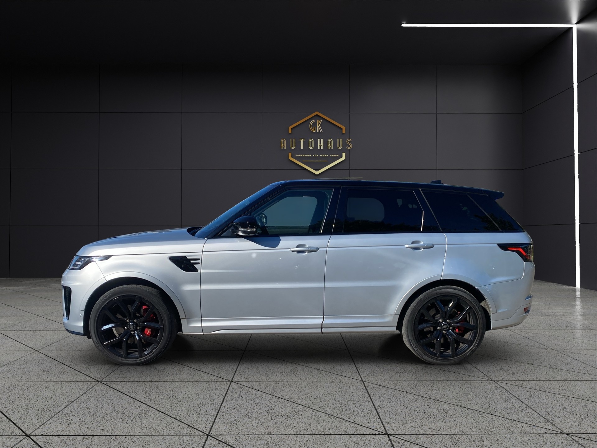 LAND ROVER Range Rover Sport 575 5.0 V8 S/C SVR Carbon Automatic-image-1