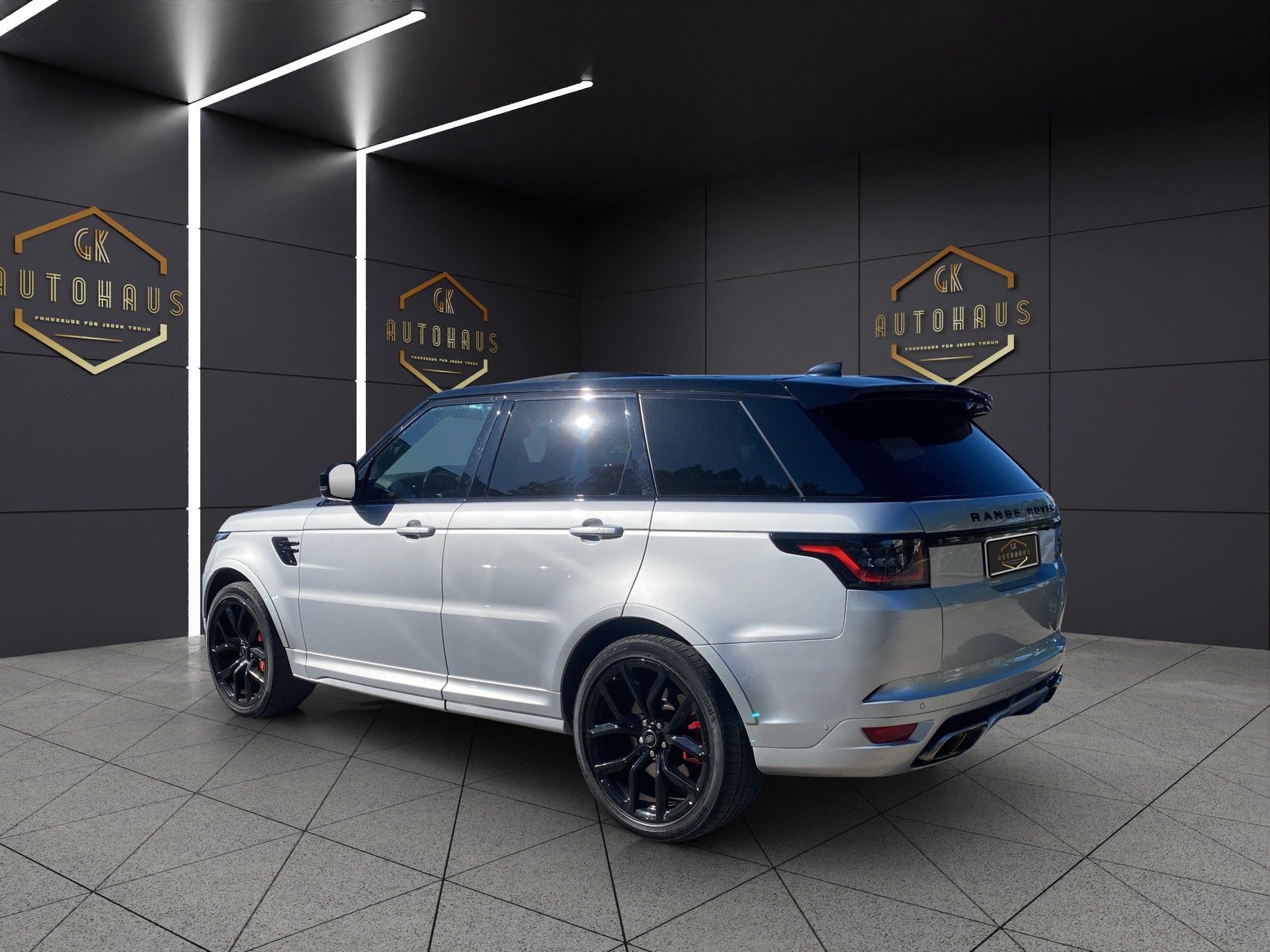LAND ROVER Range Rover Sport 575 5.0 V8 S/C SVR Carbon Automatic-image-2