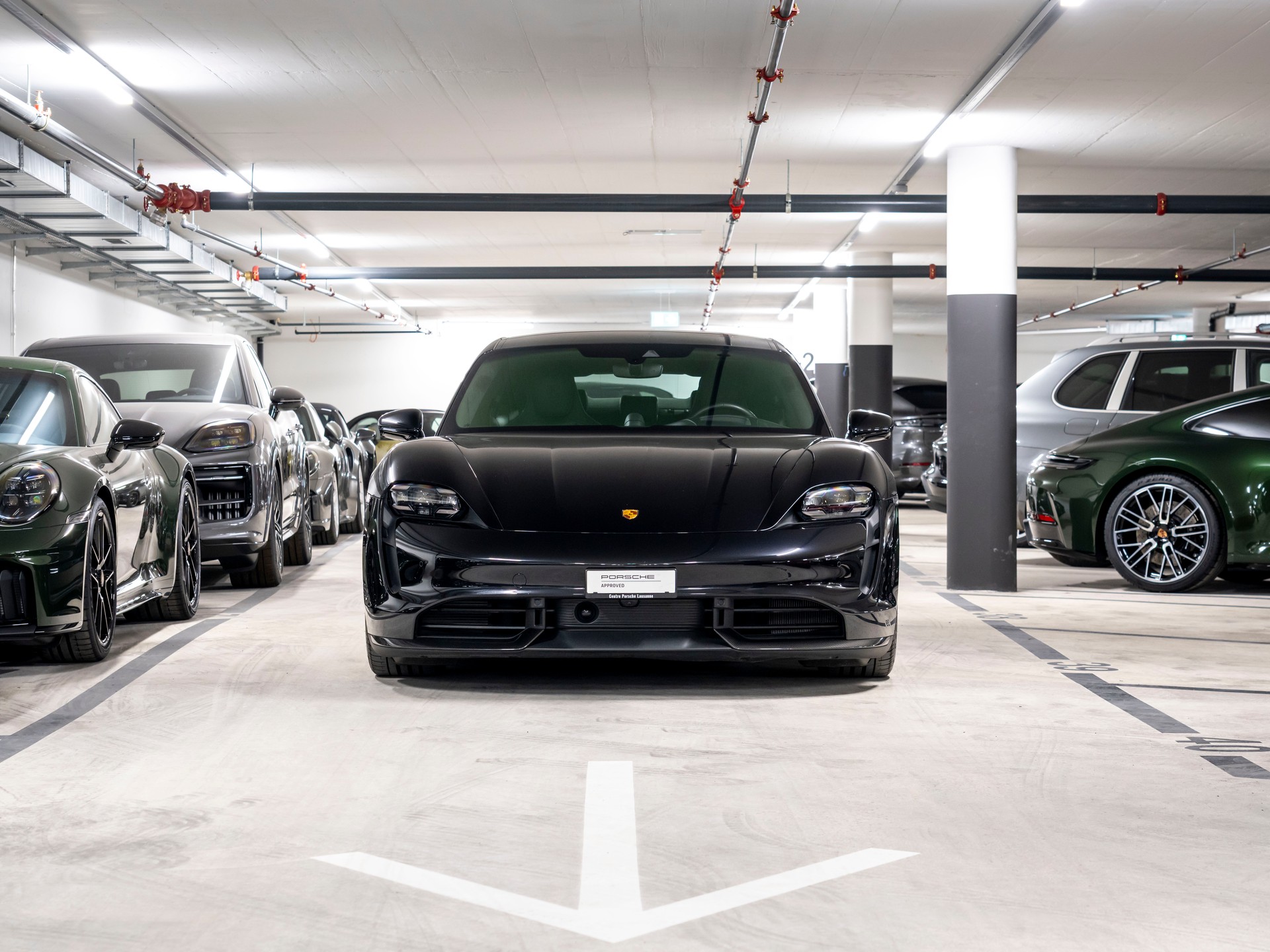 PORSCHE Taycan Turbo S-showroom-element-3